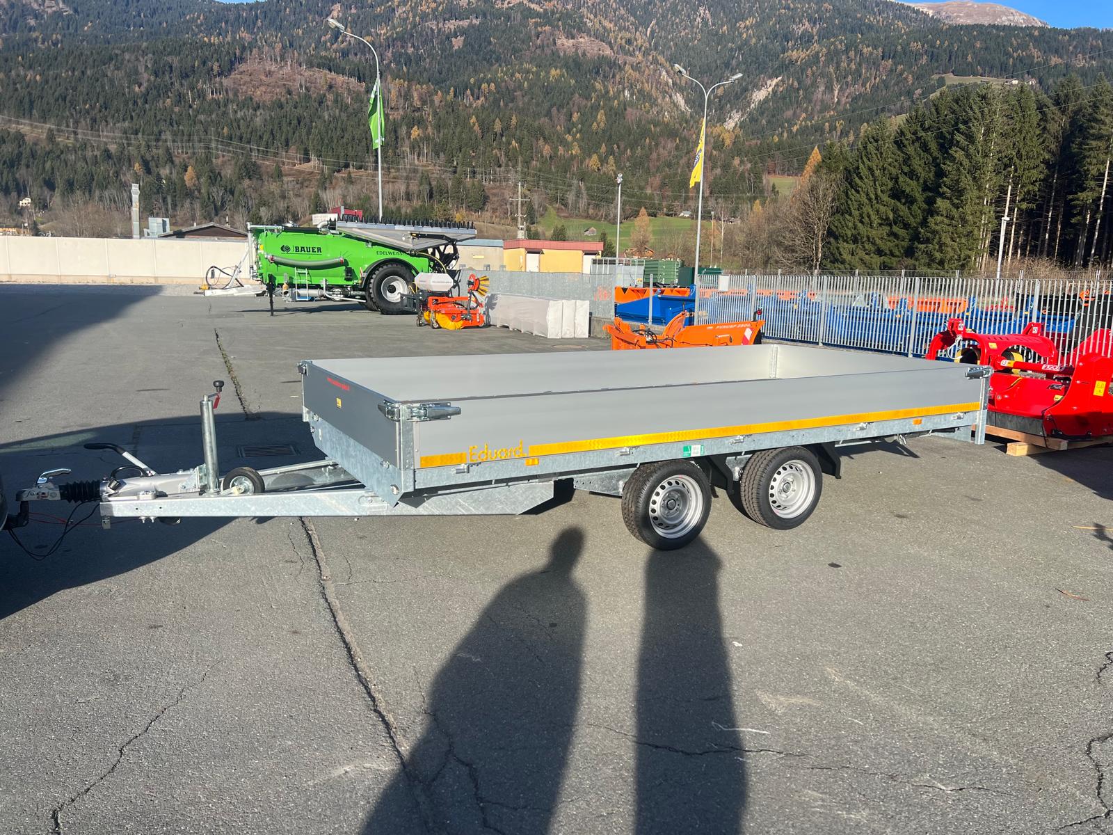 Übergabe Eduard PKW-Anhänger 4020 GD