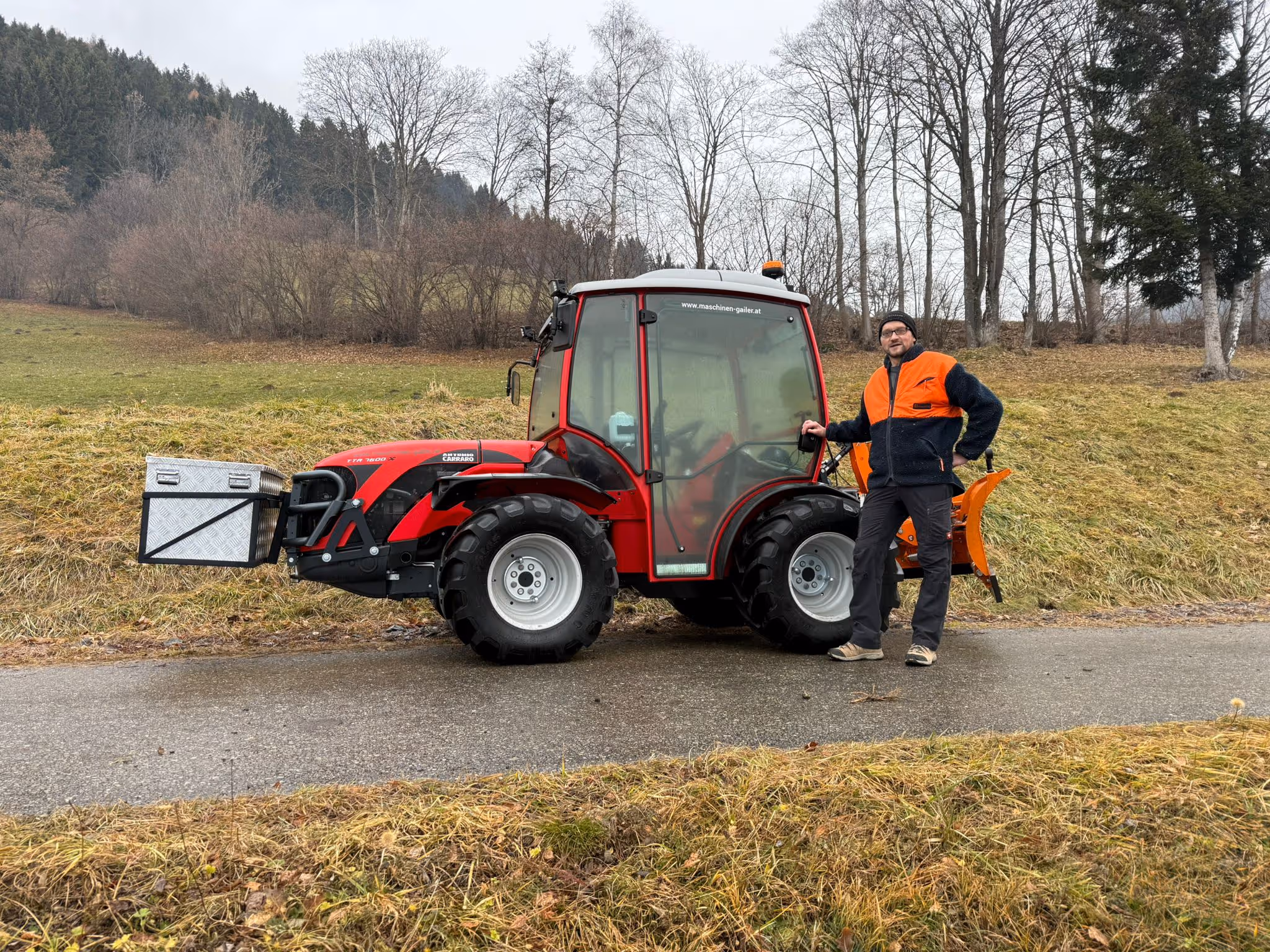 Übergabe Carraro Traktor TTR 7600 Infinity mit Stekro Vario Schneepflug