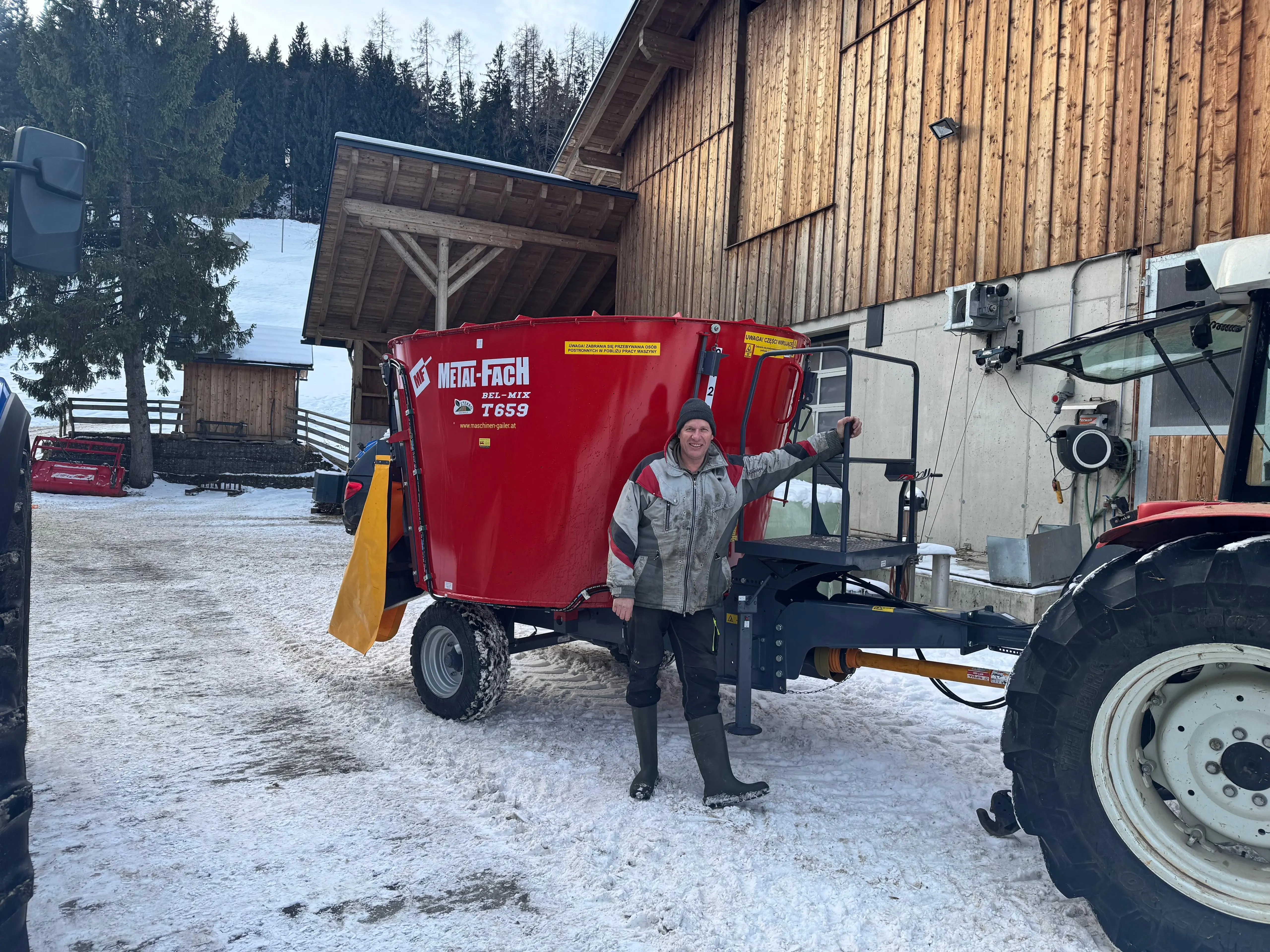 Übergabe Metal-Fach Futtermischwagen BEL-MIX T659