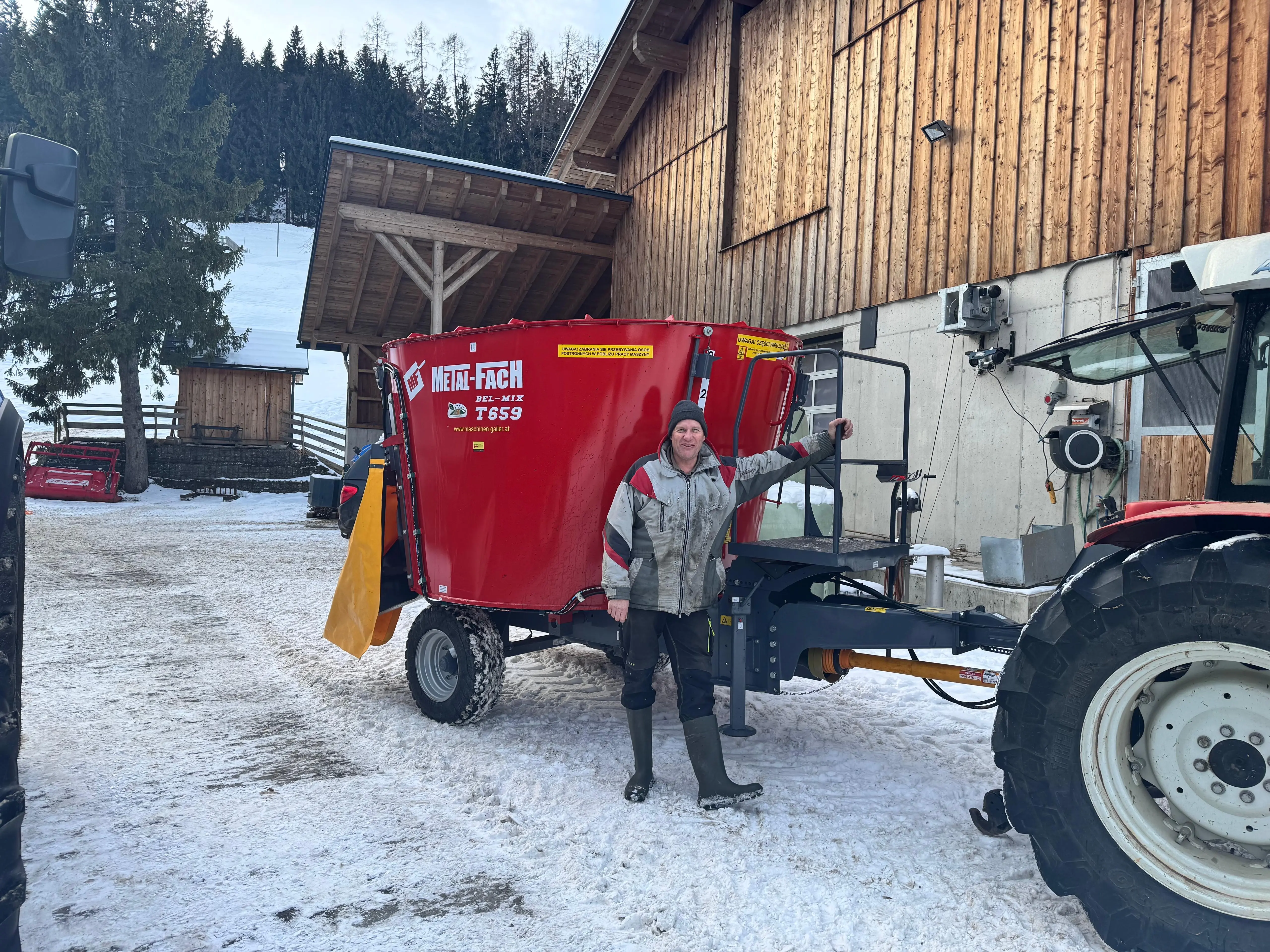 Übergabe Metal-Fach Futtermischwagen BEL-MIX T659