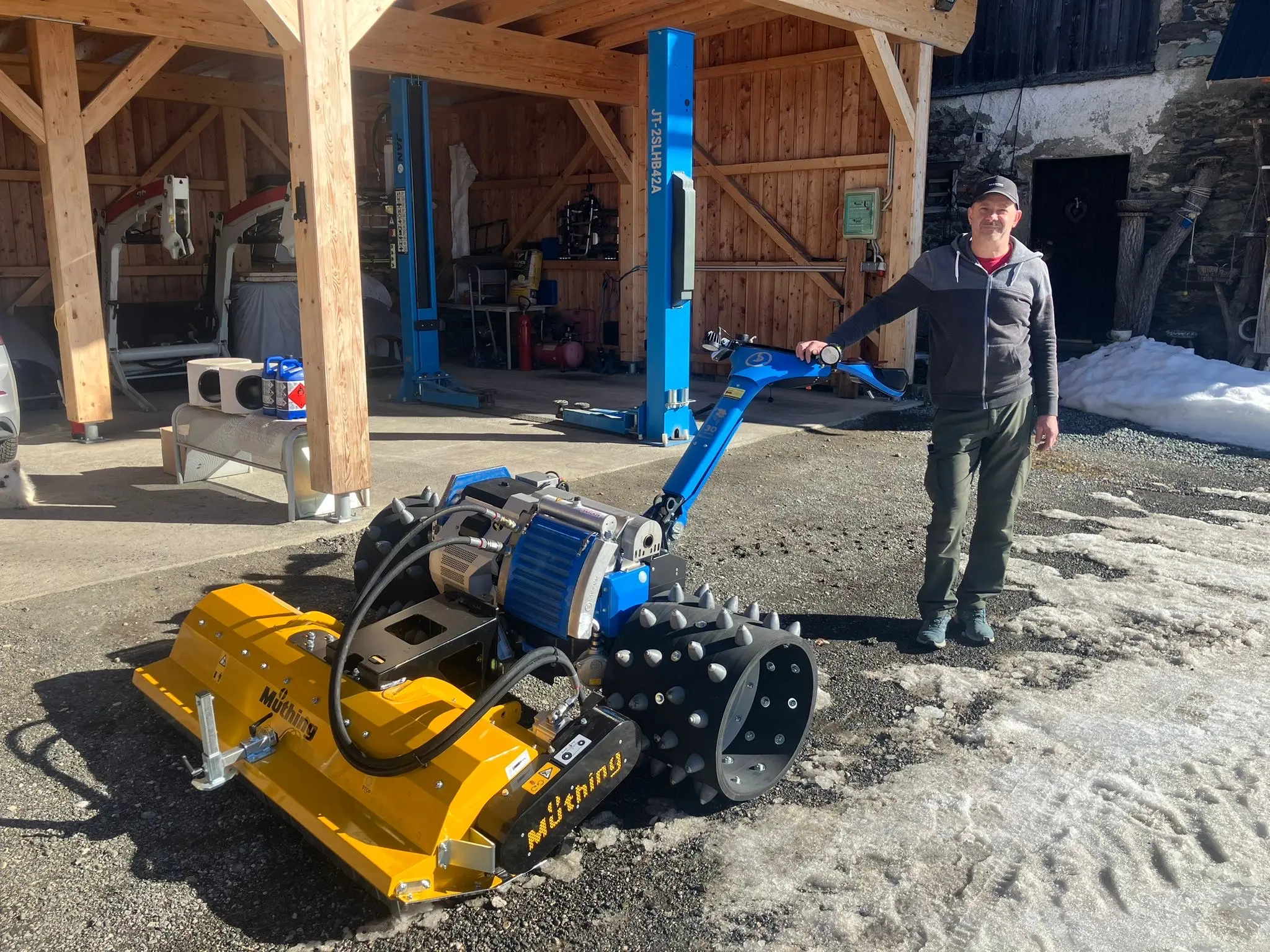 Übergabe Brielmaier Motormäher mit Müthing Mulcher