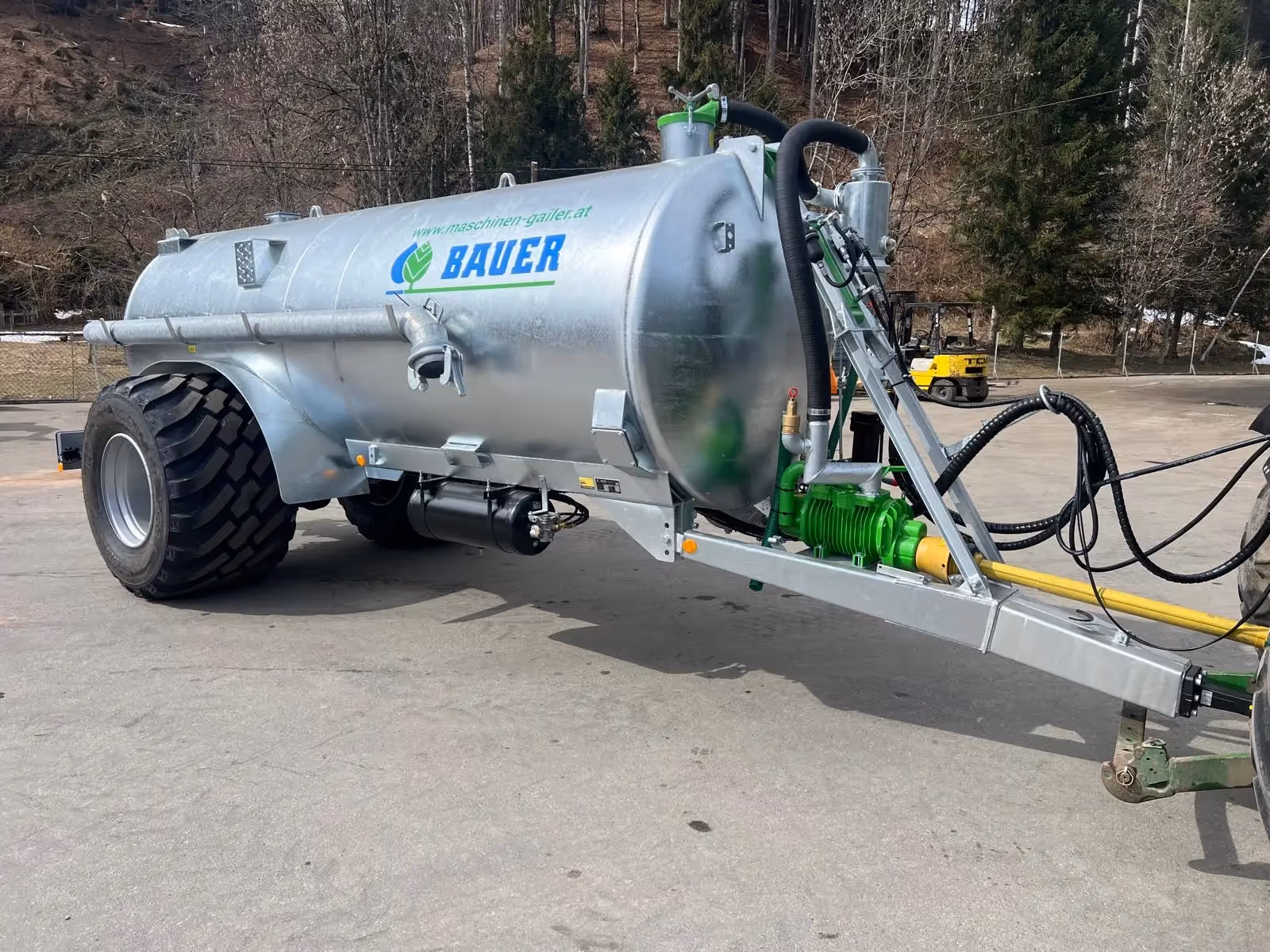Übergabe Bauer Güllefass B87