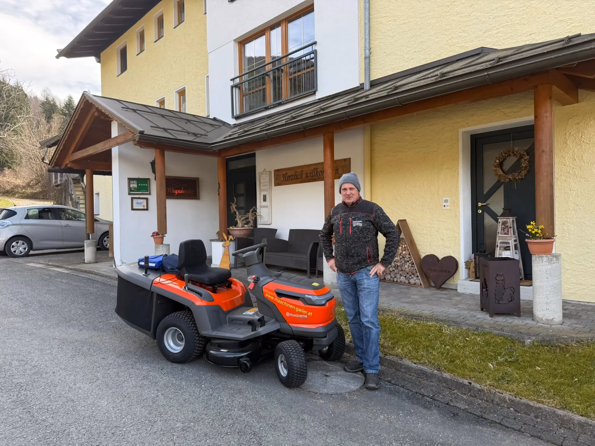 Übergabe Elektrischer Rasentraktor Husqvarna TC100i