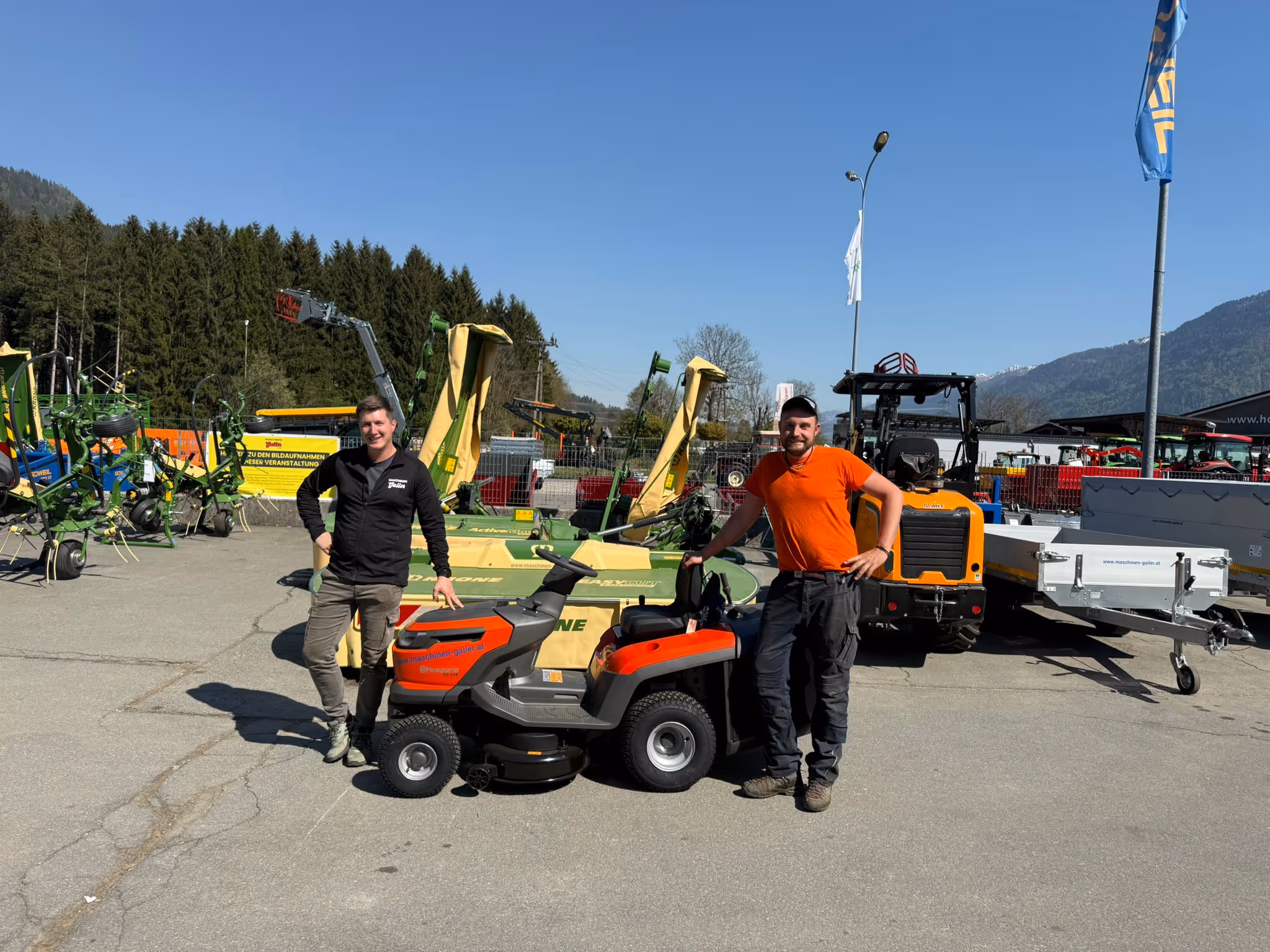 Übergabe Husqvarna Rasentraktor TC 114