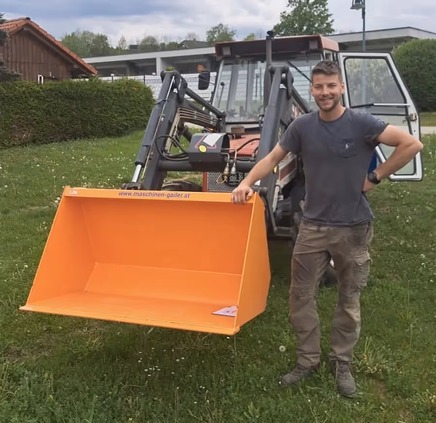 Übergabe Stekro Universalschaufel