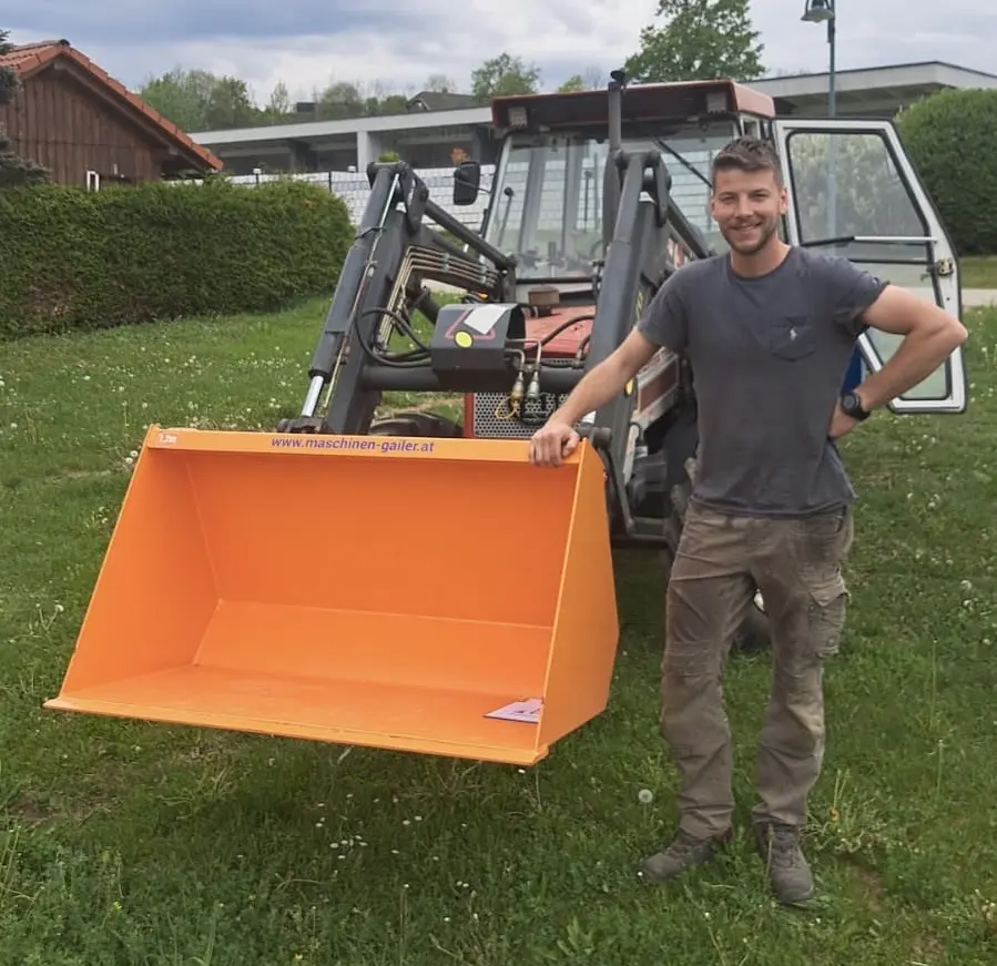 Übergabe Stekro Universalschaufel
