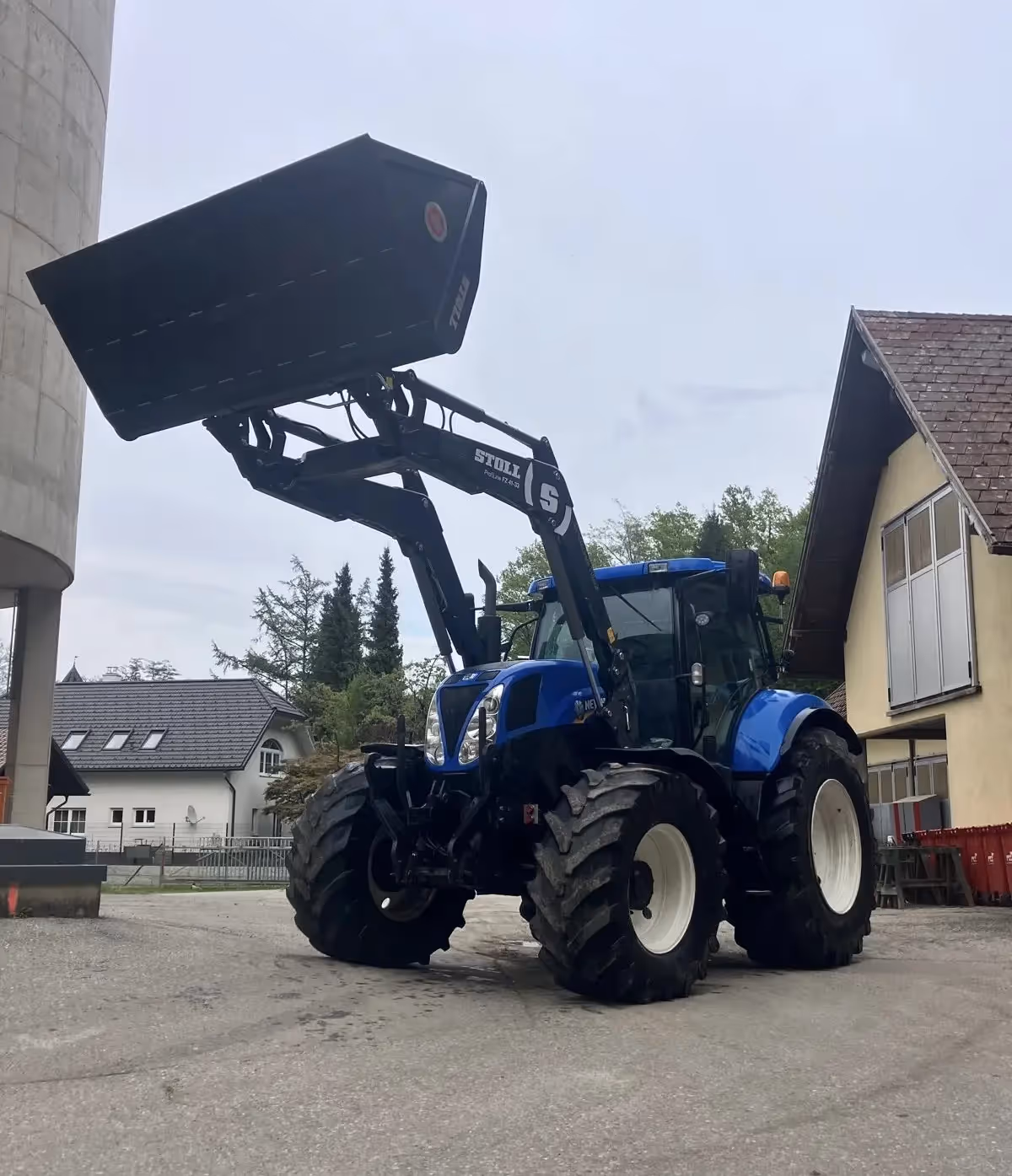 Übergabe Stoll Frontladerschaufel