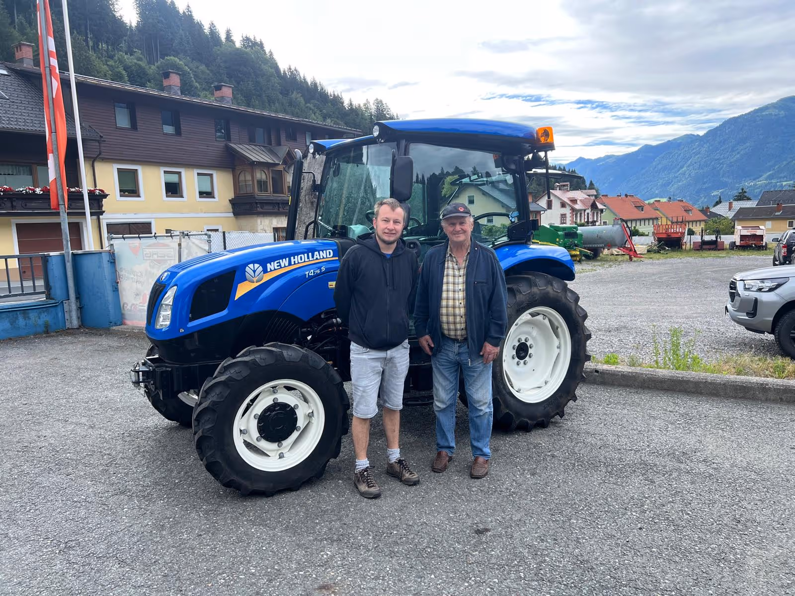 Übergabe New Holland T4.75S 