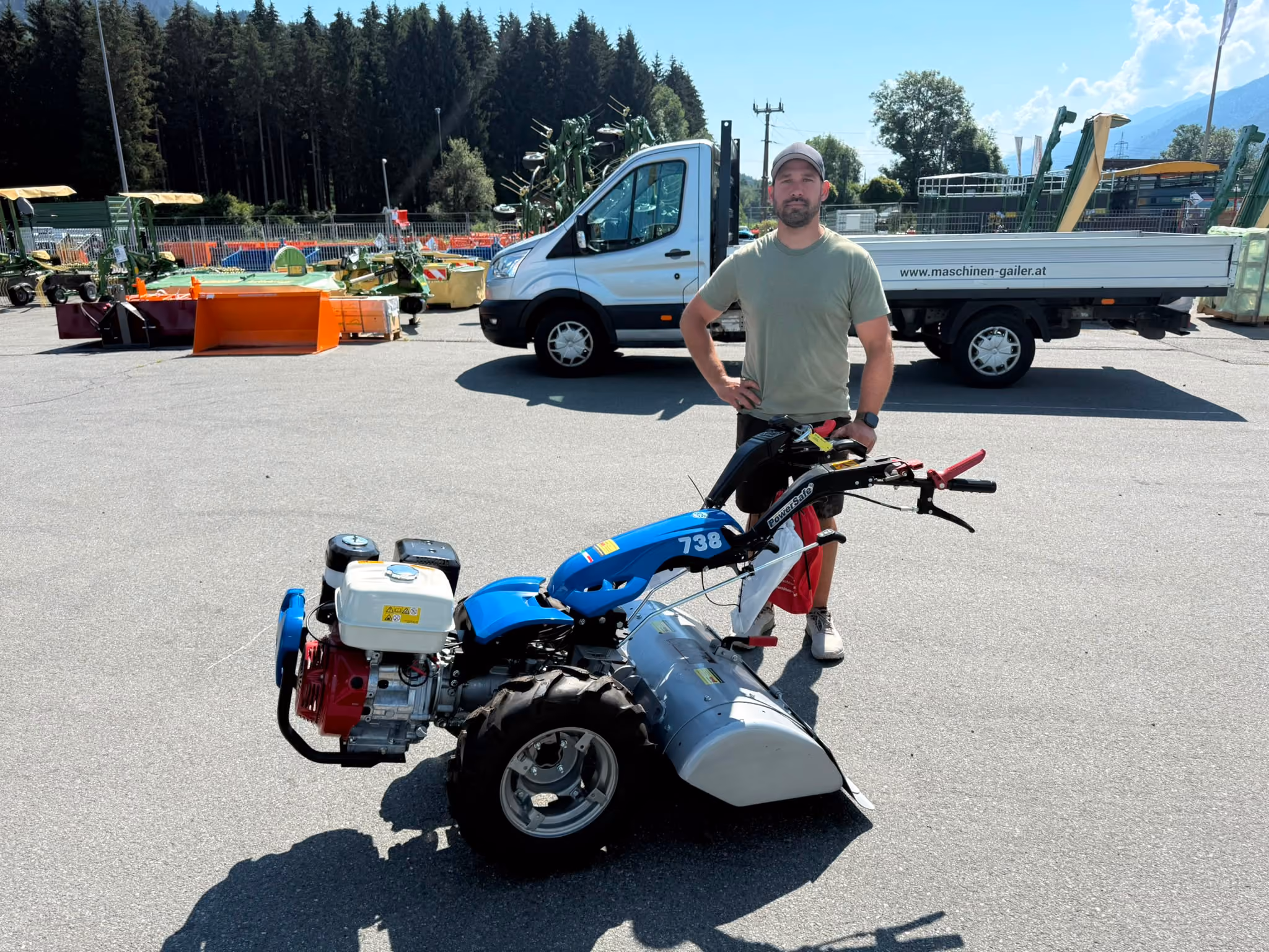 Übergabe BCS 738 mit Bodenfräse