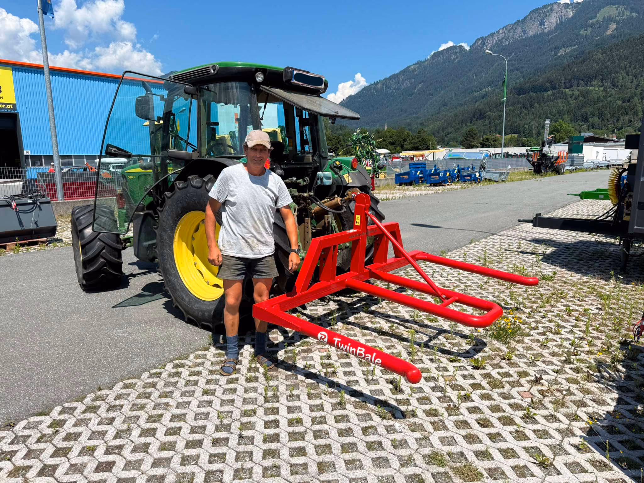 Übergabe Stekro TwinBale Doppelballenträger
