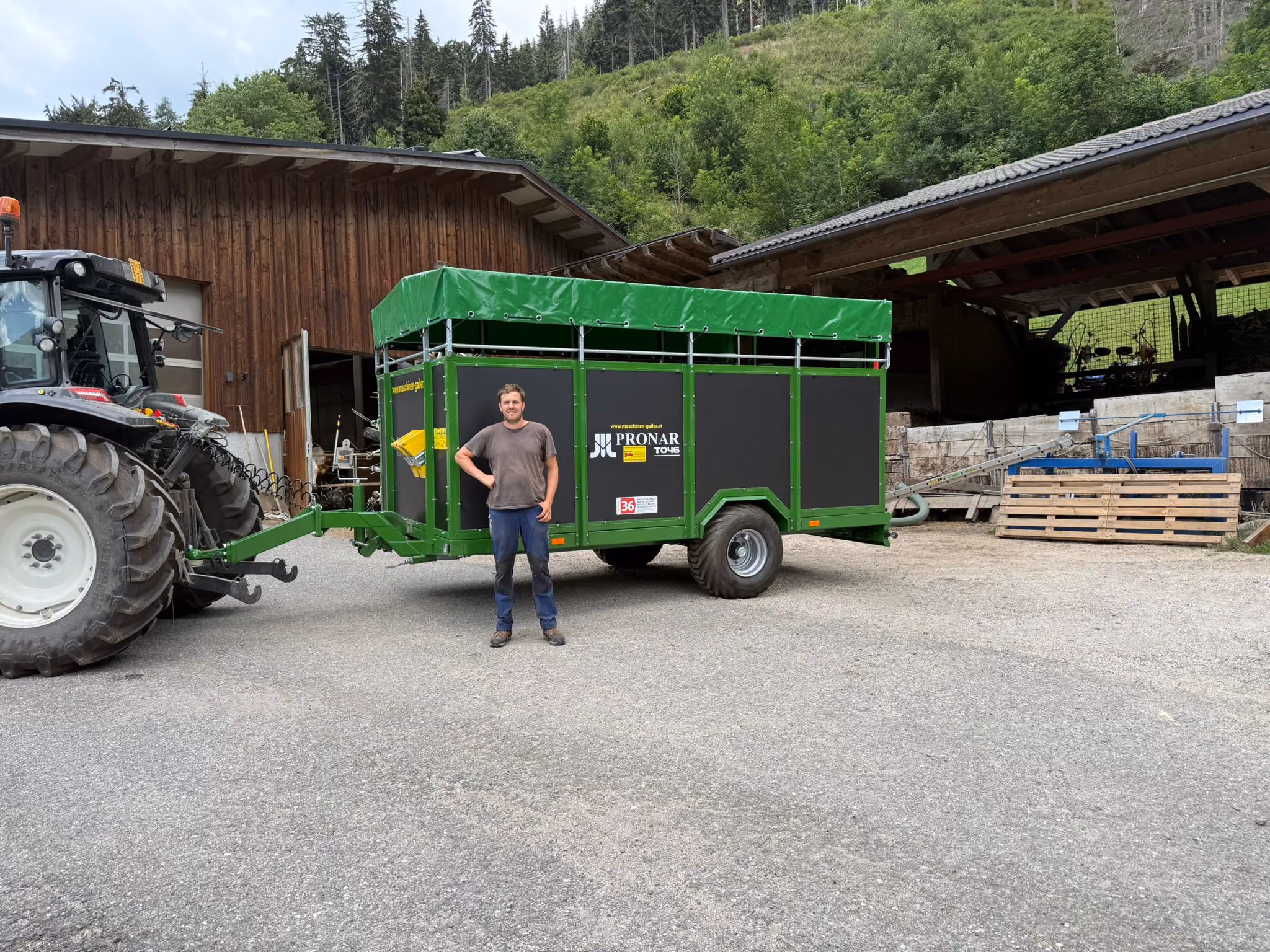 Übergabe Pronar Viehanhänger   