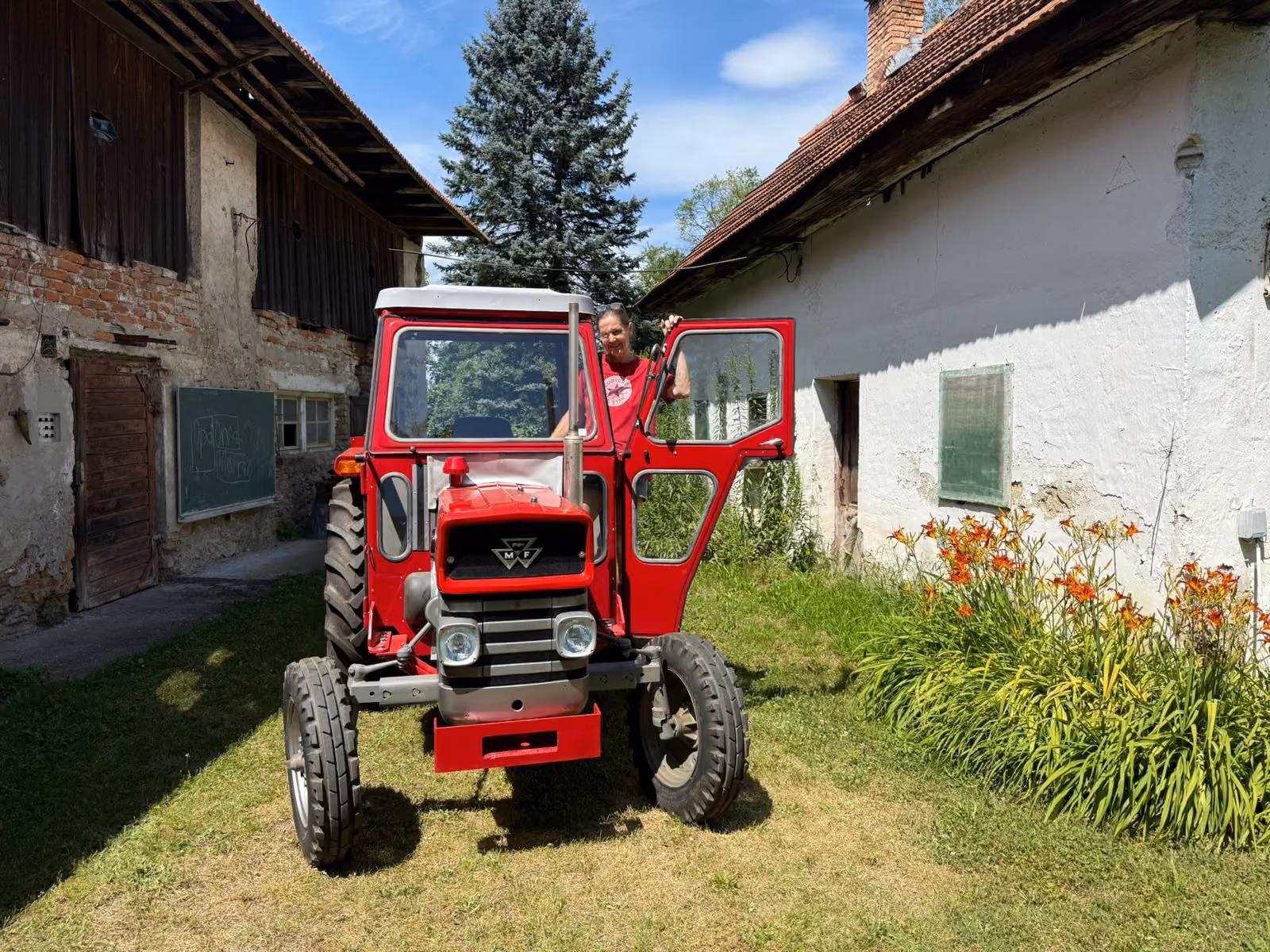 Übergabe Massey Ferguson Traktor 135