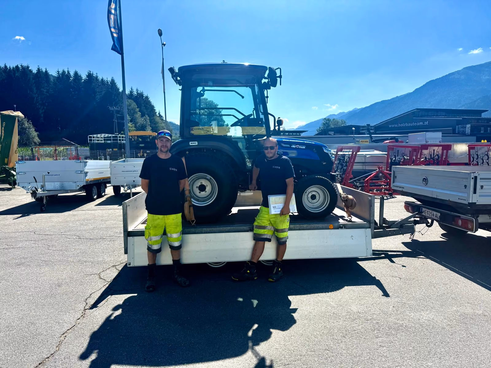 Übergabe Solis Traktor