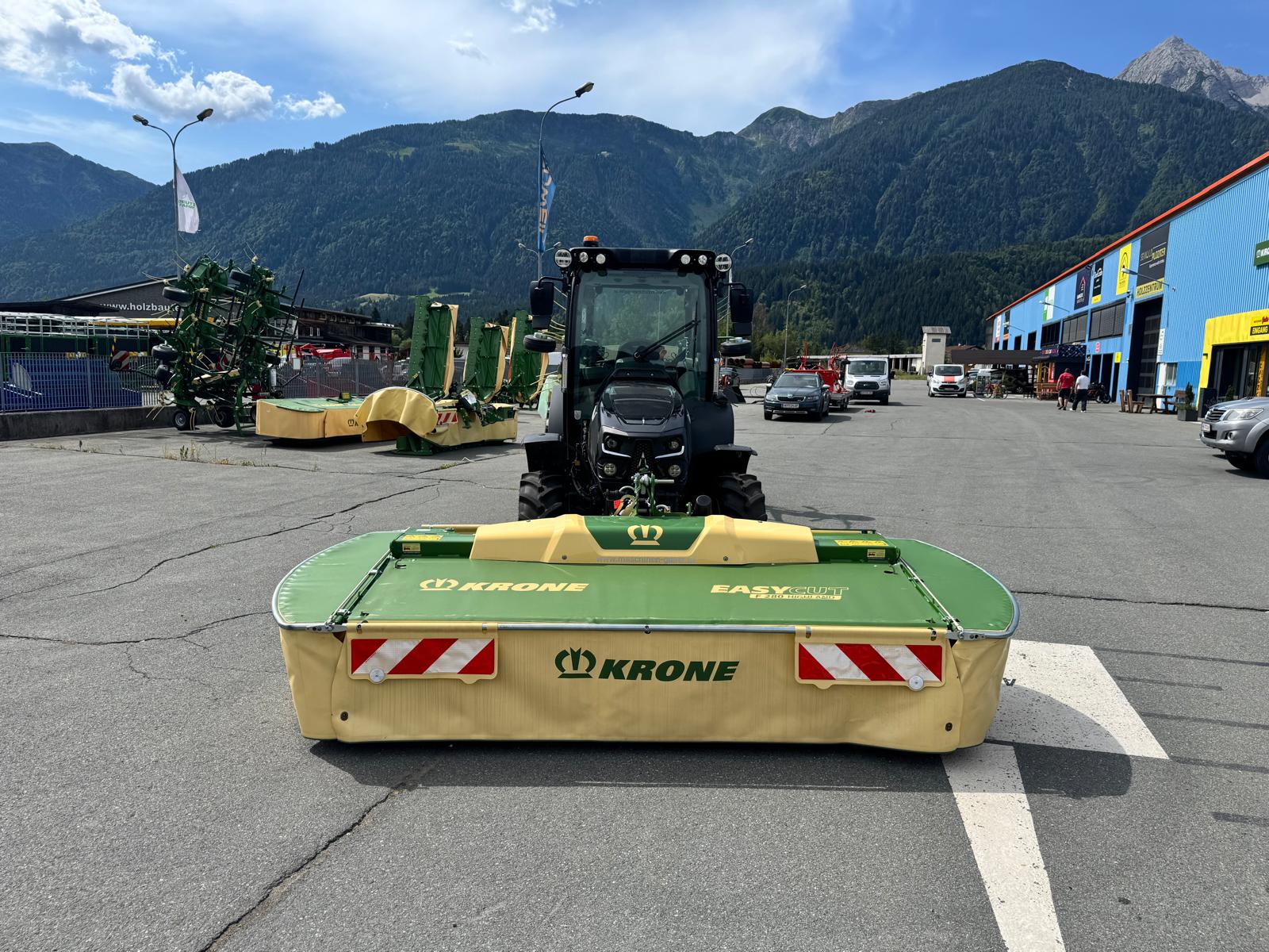 Übergabe Krone Frontmähwerk F 280 Highland
