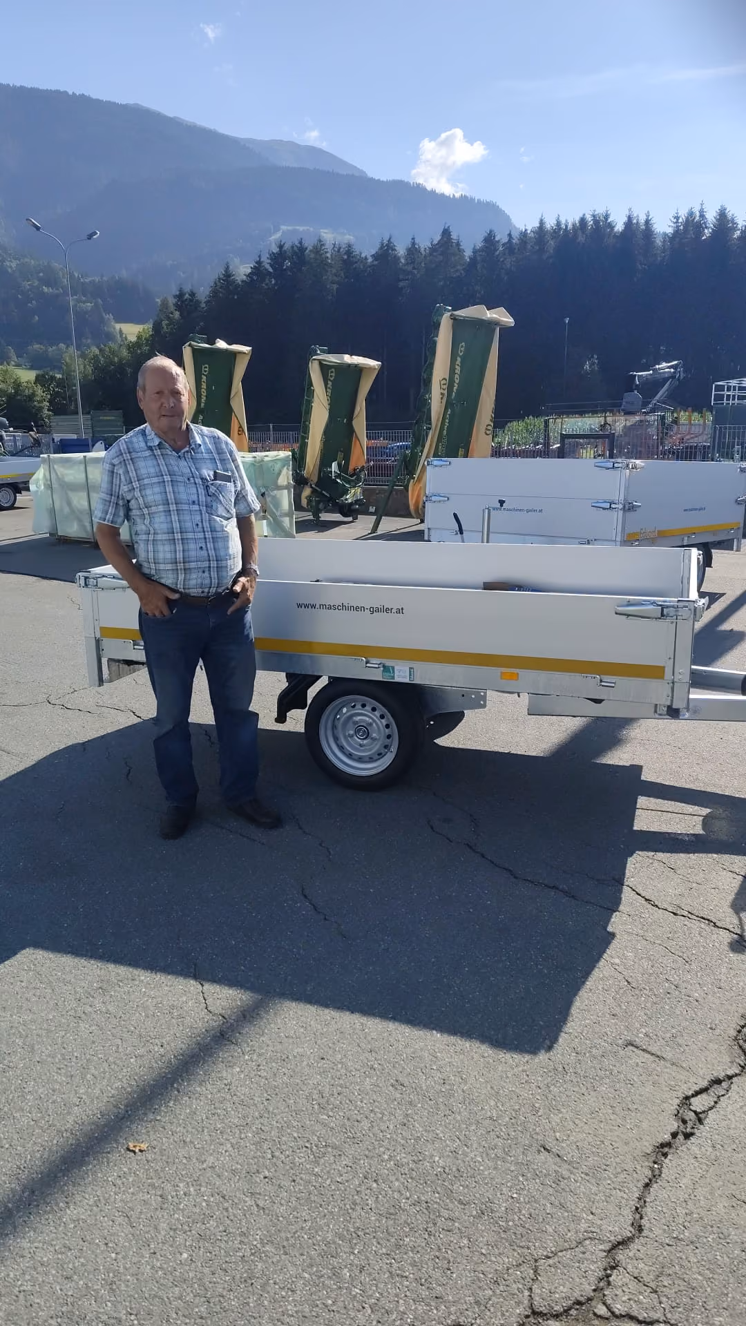Übergabe Eduard Anhänger 2615 G 