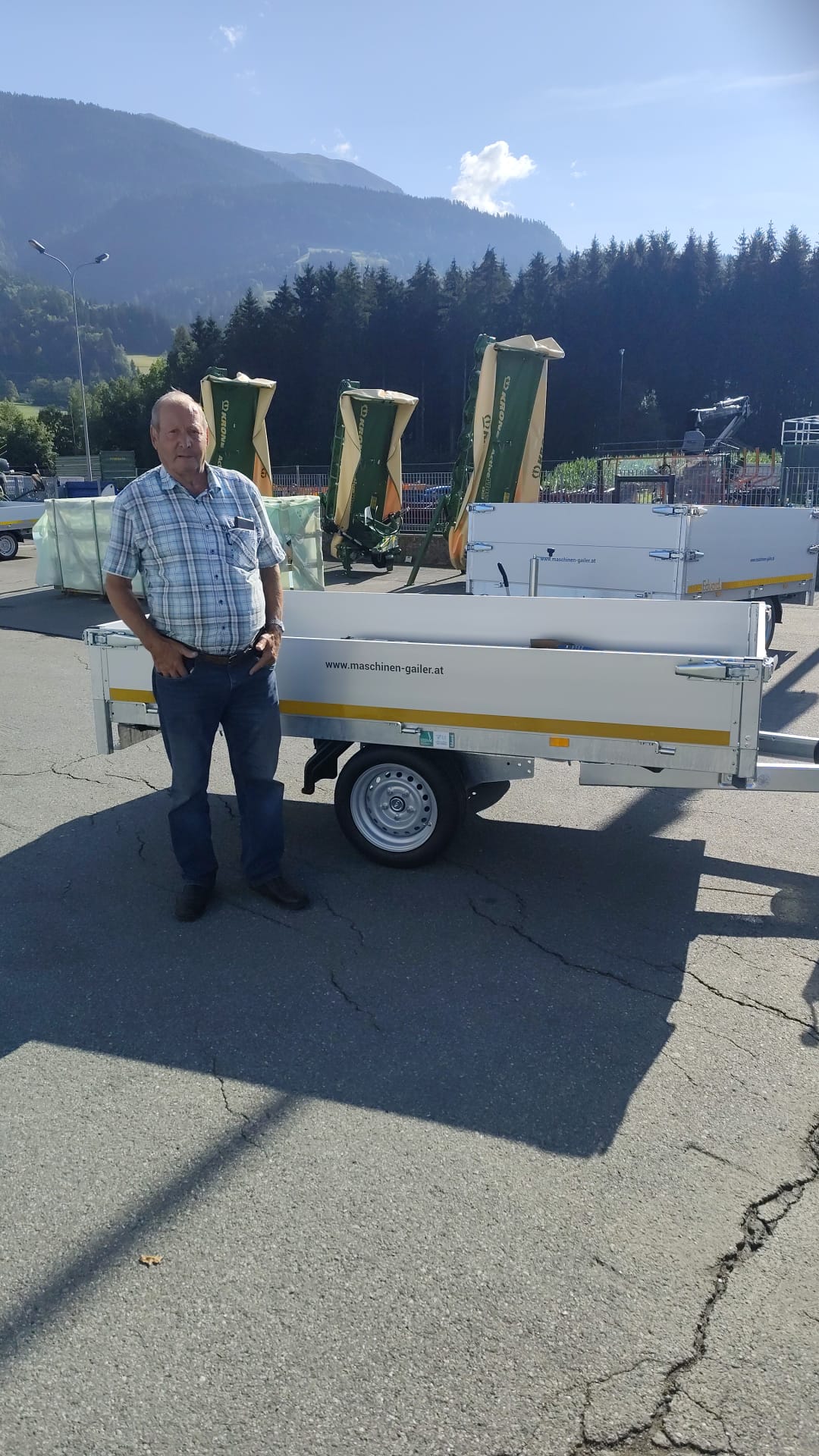 Übergabe Eduard Anhänger 2615 G 