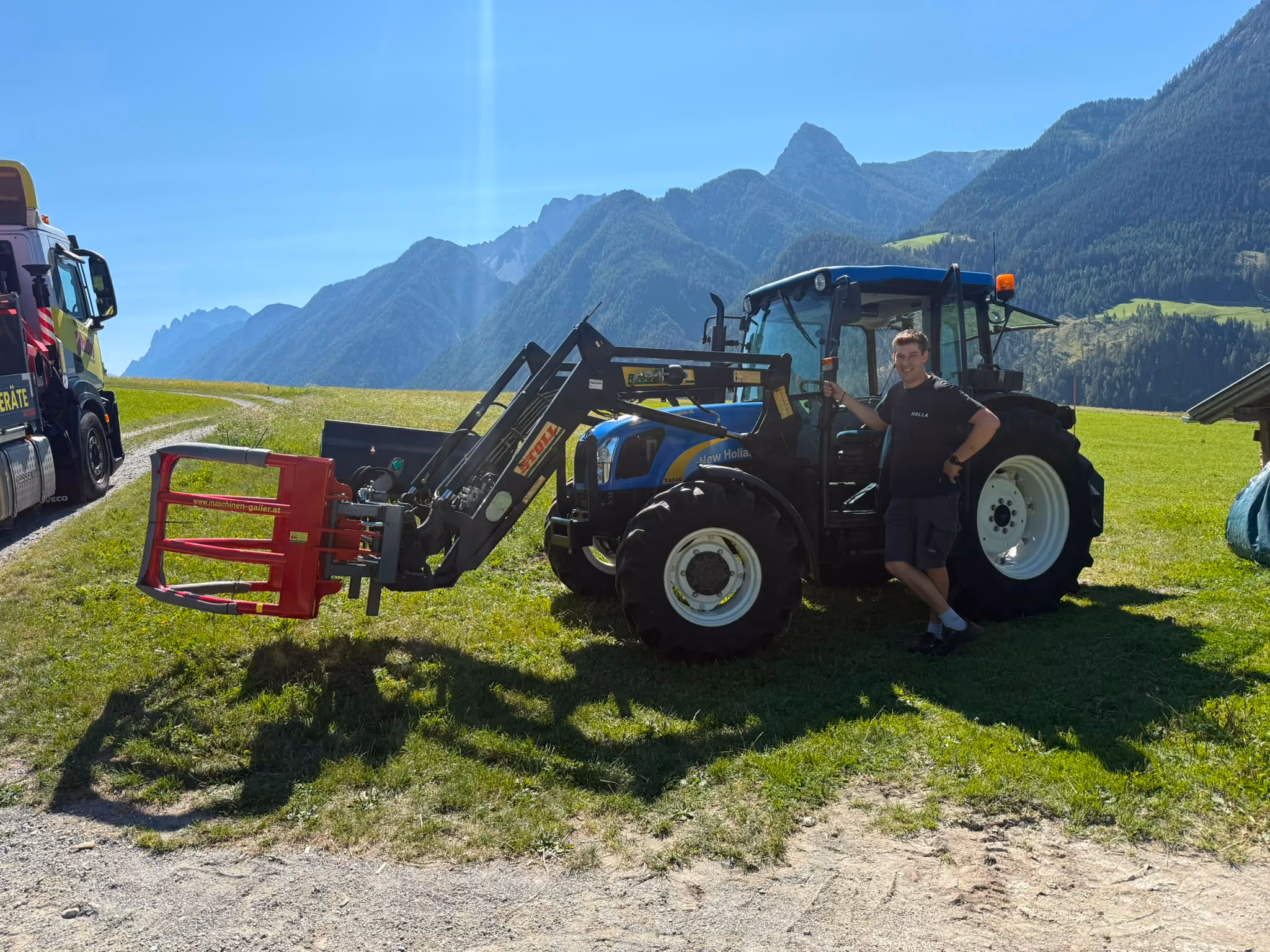 Übergabe New Holland T4040 mit umfangreicher Ausstattung