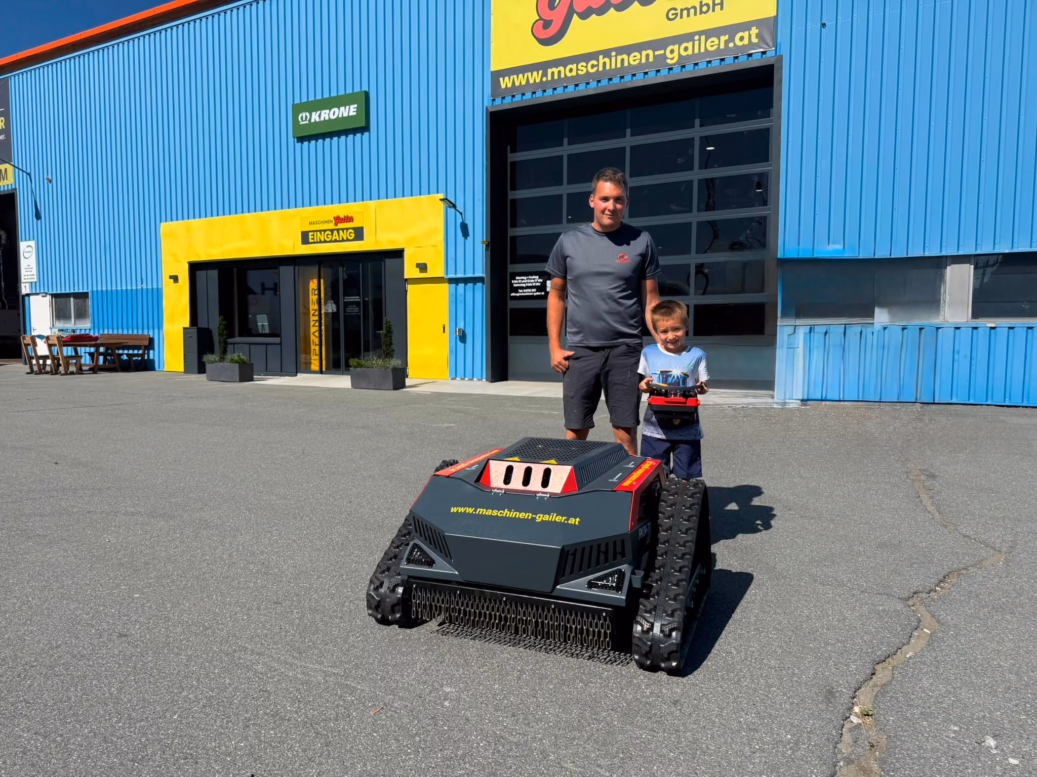 Übergabe Bluebird Raupenmulcher FM24-70