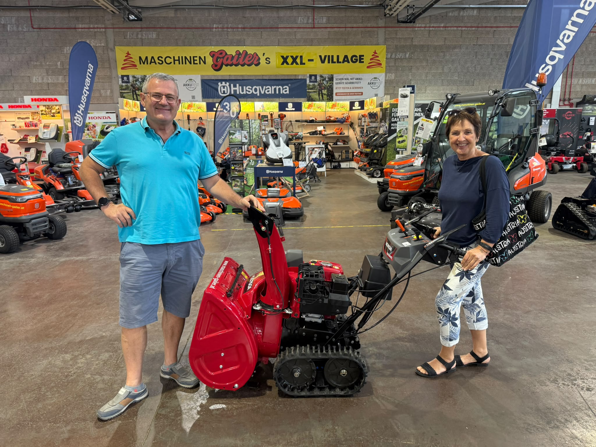 Übergabe Honda Schneefräse HSS 760 A TD mit Raupen und Elektrostart