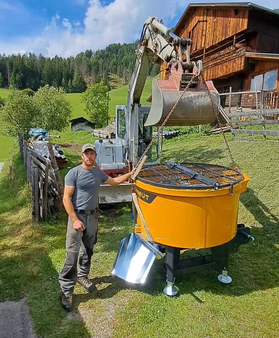 Übergabe Mammut TM 125 Betonmischer