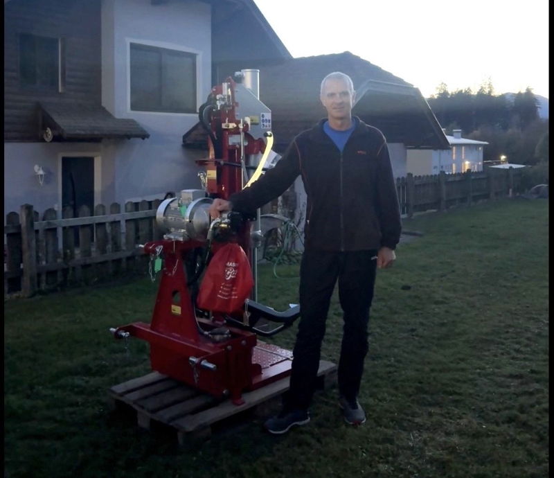 Übergabe Vogesenblitz Holzspalter