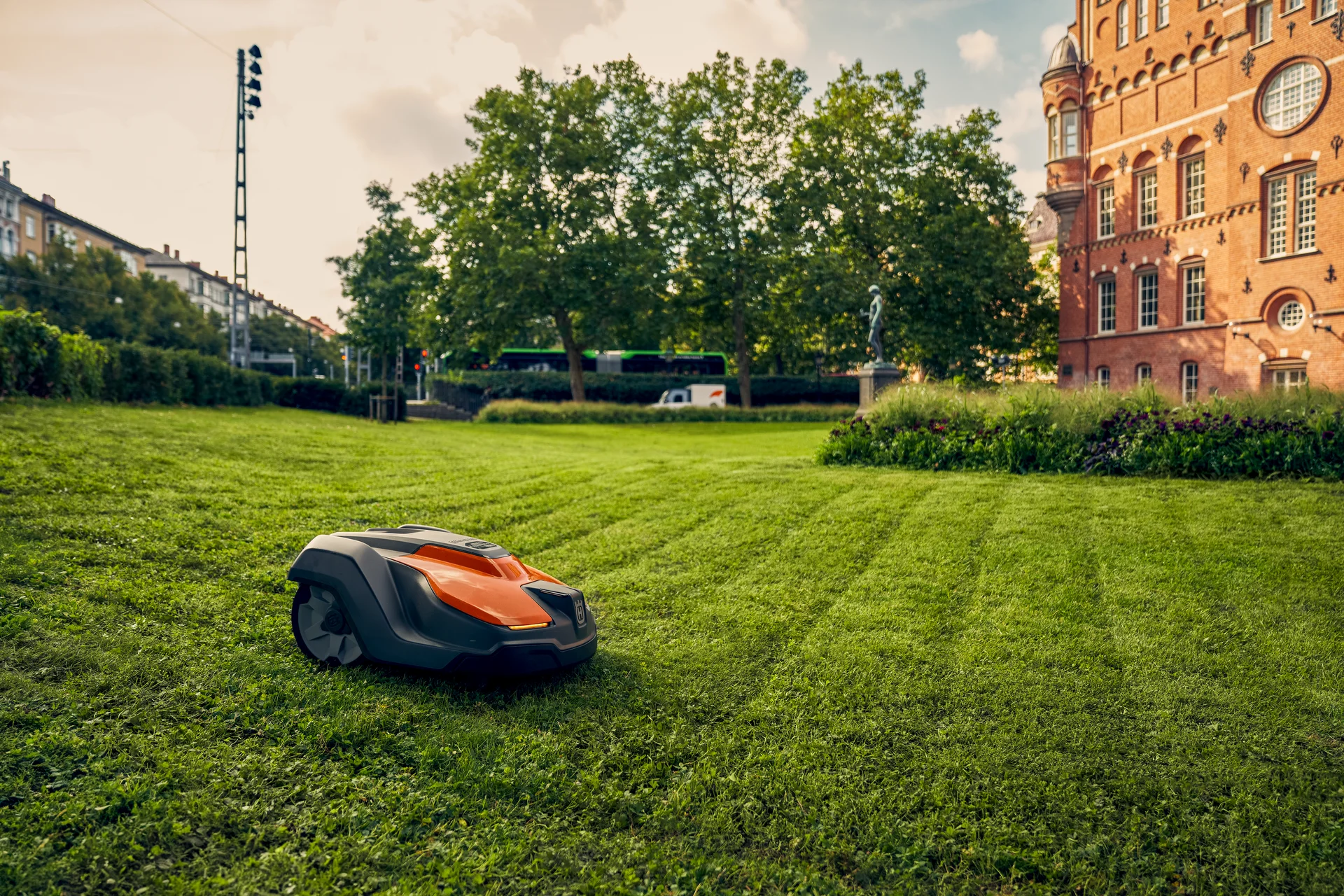 Husqvarna Automower für die automatisierte Rasenpflege