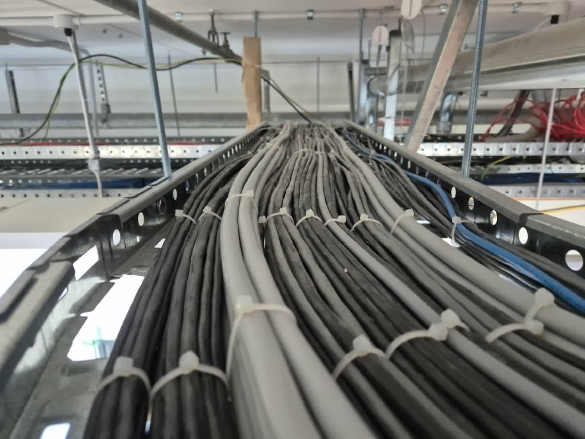 Industrial cable tray and cable management installation