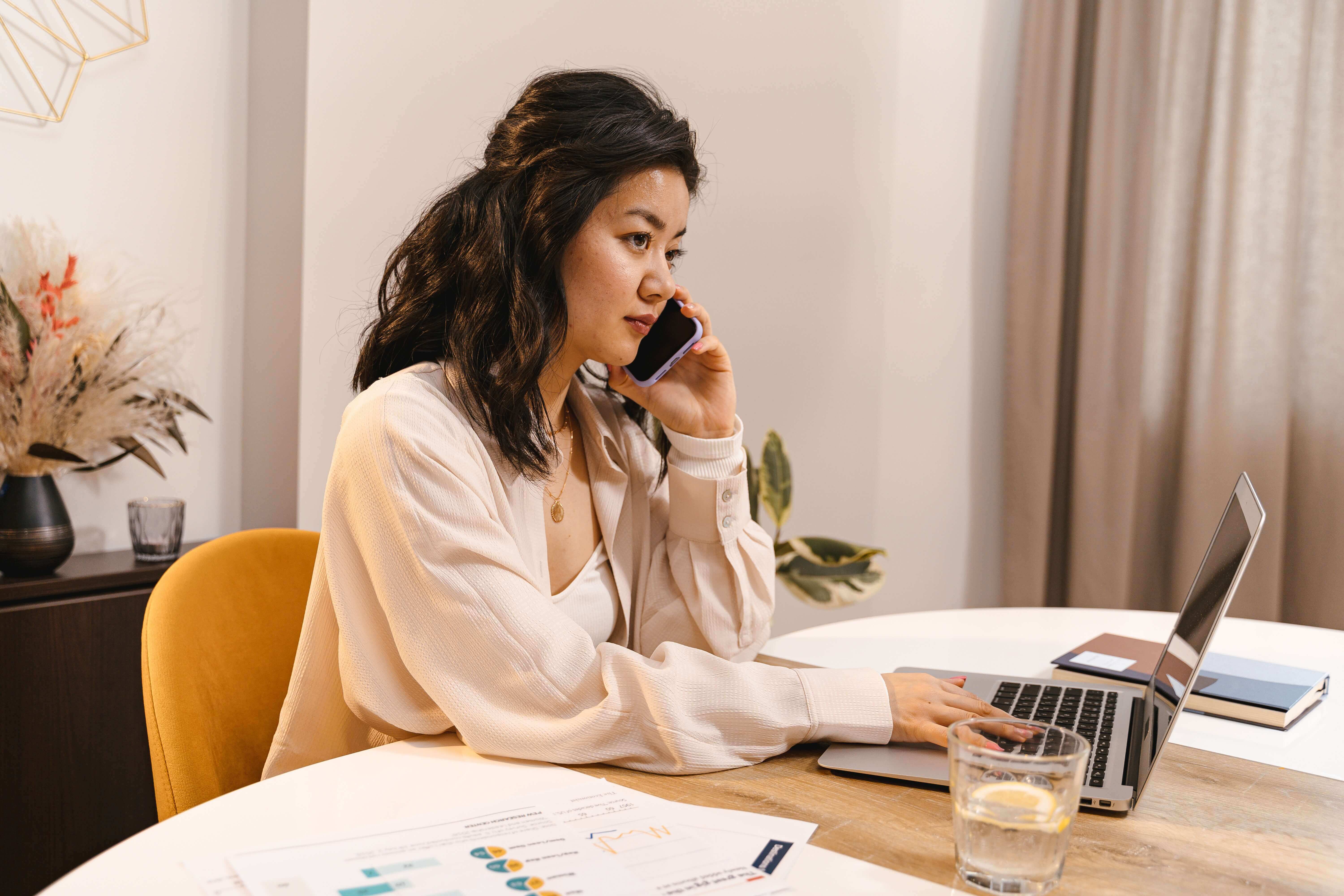 [Business English Communication] 5 Simple Steps for Handling Phone Calls in English with Confidence