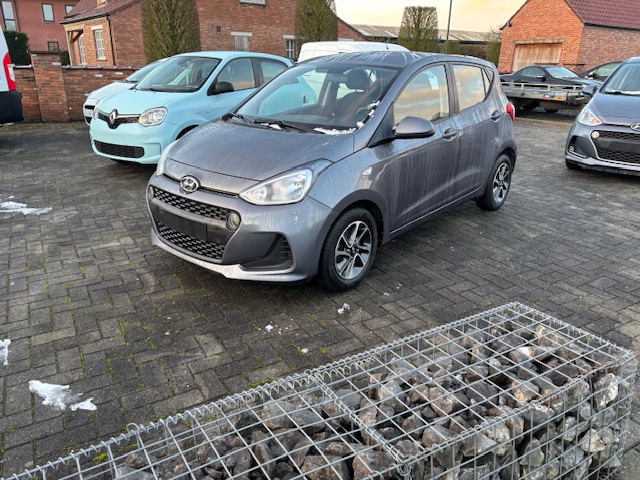 HYUNDAI I10/NAVI/AIRCO/MET KEURING EN CARPASS