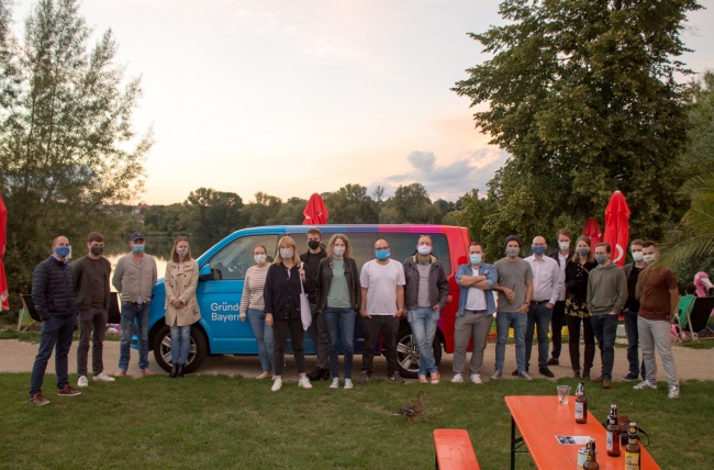 Dieses Jahr mussten wir alle länger als gewohnt auf den nächsten Gründer:Salon warten, doch Anfang September war es endlich wieder soweit: Der Re-Start des Gründer:Salons nach der langen Corona-Pause fand direkt in Kooperation mit LAGARDE1 und Bamberg Startups statt – als Netzwerktreffen zwischen den Gründern und Startups aus Coburg und Bamberg. 