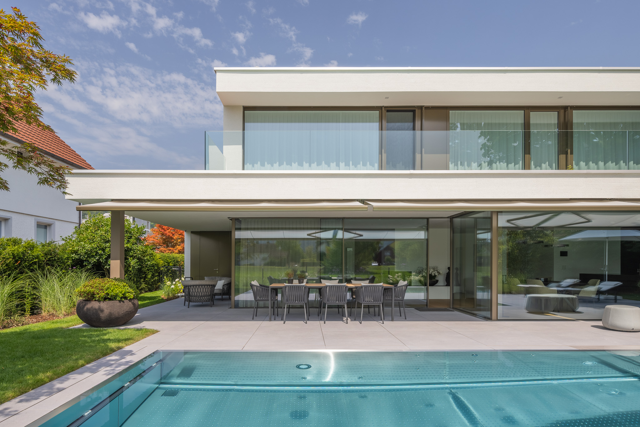 Zeitlose Eleganz für ein junges Ehepaar