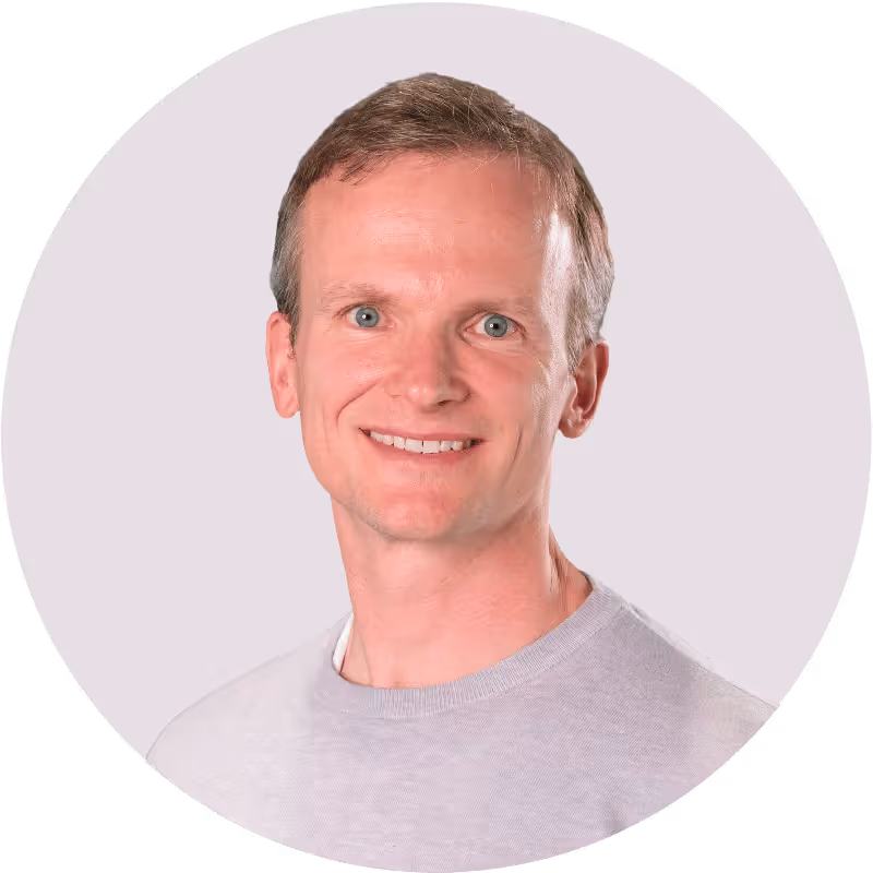 Ein Portraitfoto von Frank Breitschwerdt, Geschäftsführer von helpcheck.