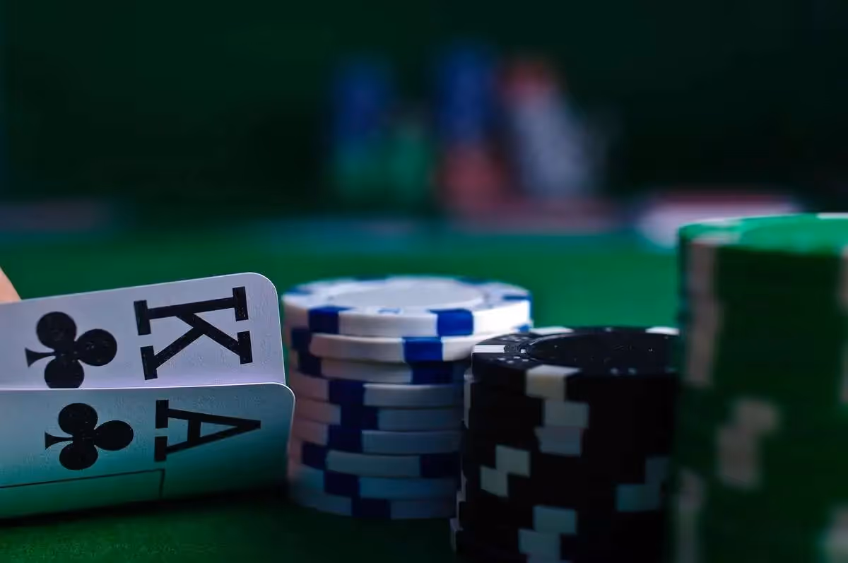 Ein Poker-Spieltisch