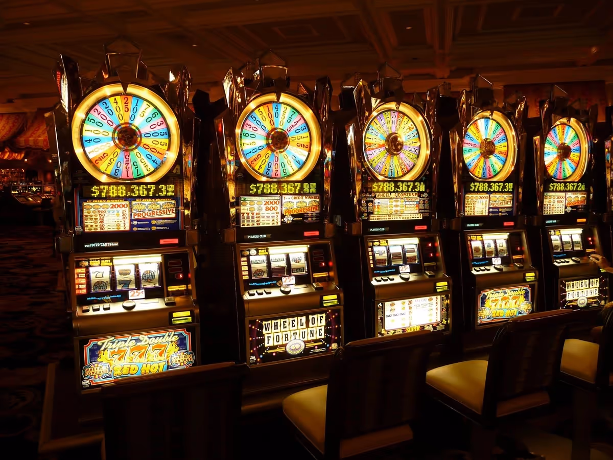 Spielautomaten in einem Casino