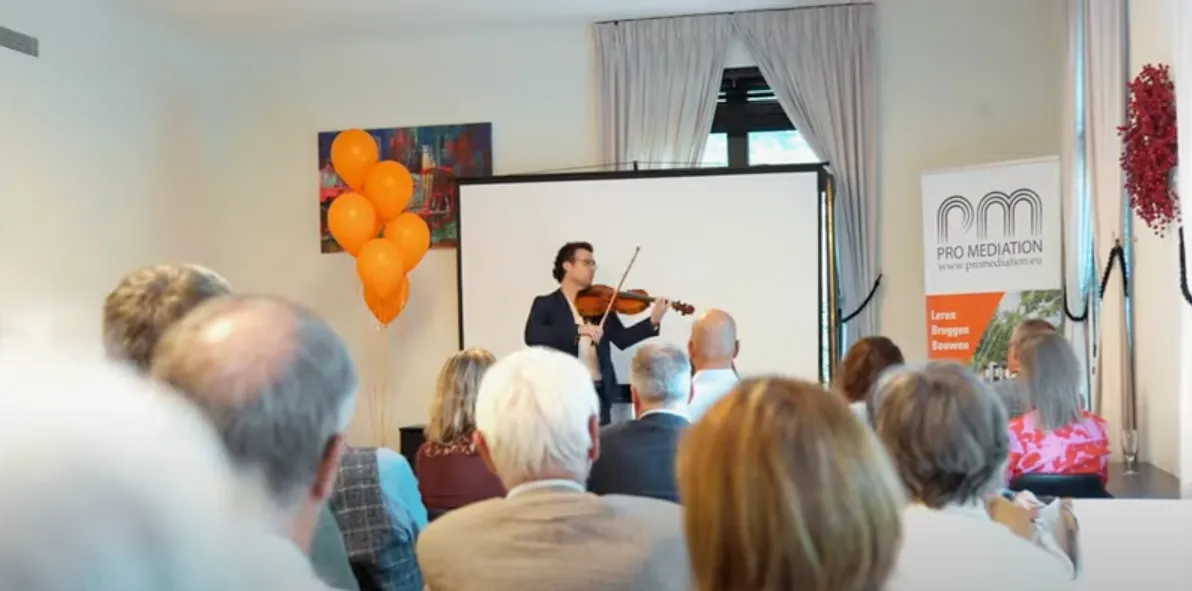 Bruggen Bouwen in de advocatuur. Weefkunst van Pro Mediation by Melissa Maes.