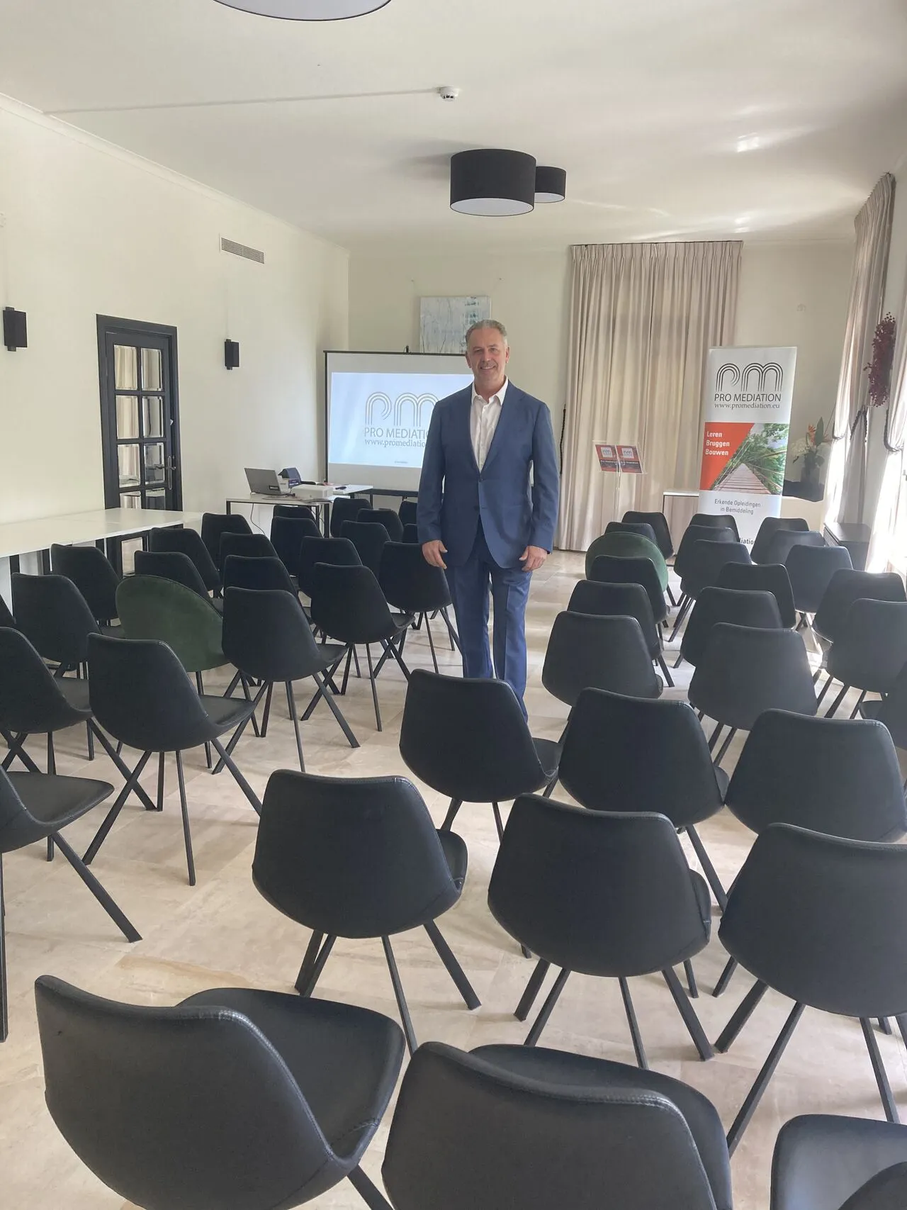 Live in opleiding, de zaal staat klaar