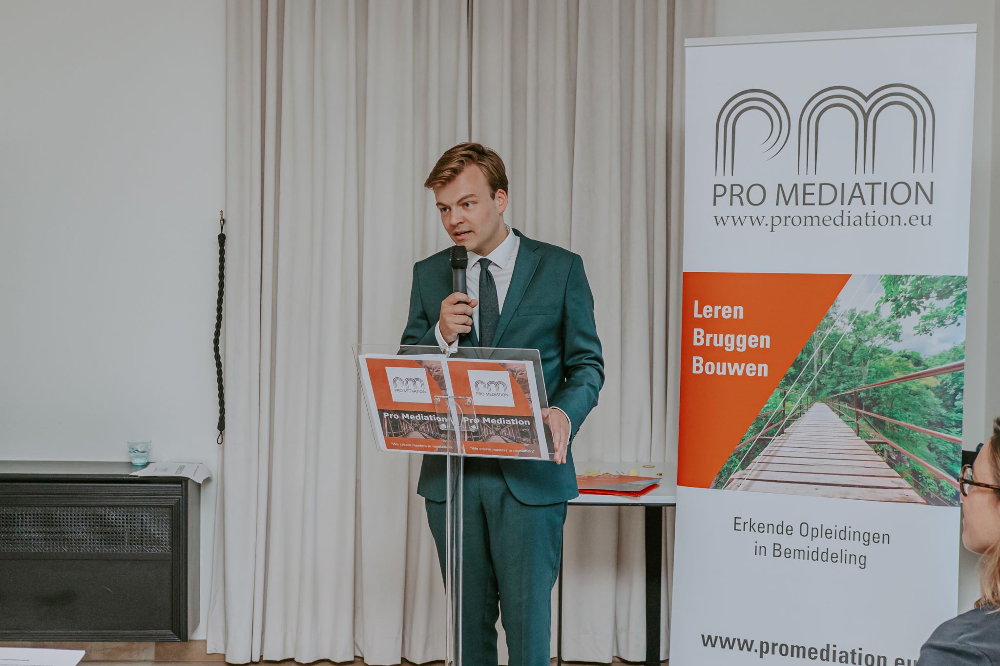 Gisteren in Gent en vandaag in Antwerpen dompelden onze docent Jory Brabants D'Hooghe en gastdocent ivan verougstraete..