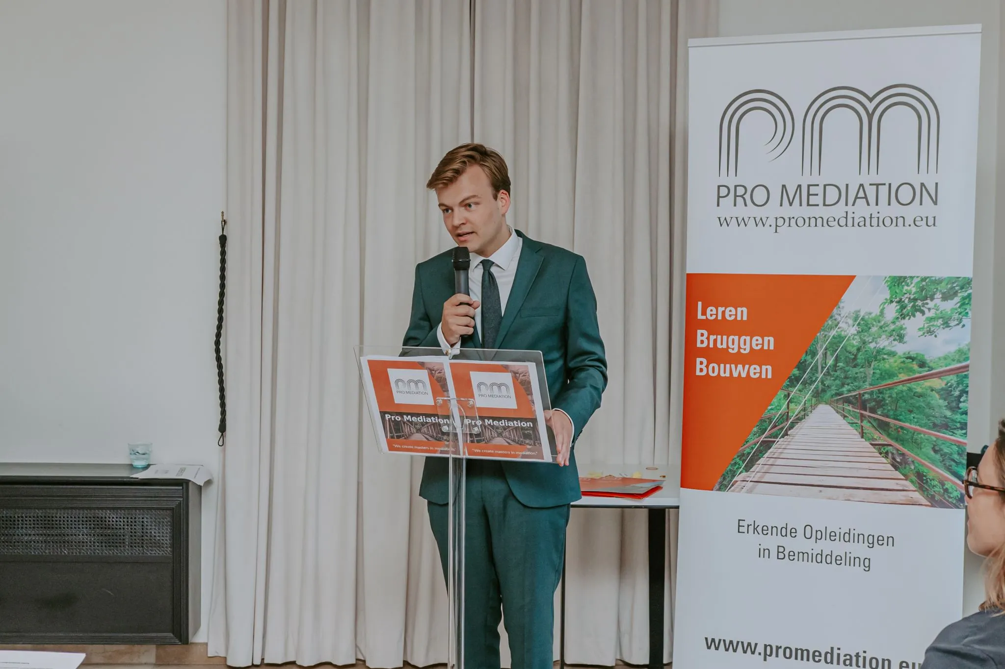Gisteren in Gent en vandaag in Antwerpen dompelden onze docent Jory Brabants D'Hooghe en gastdocent ivan verougstraete..