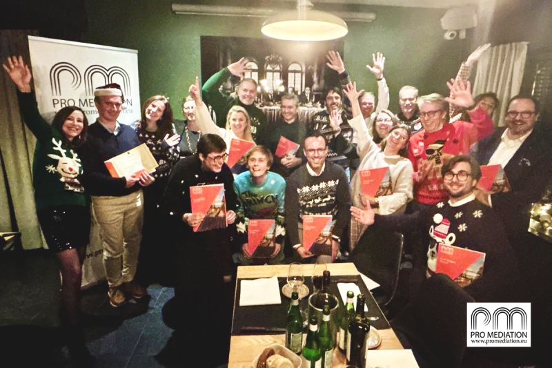 Pro Mediation zet bijna 40 geslaagde kandidaten in de bloemetjes