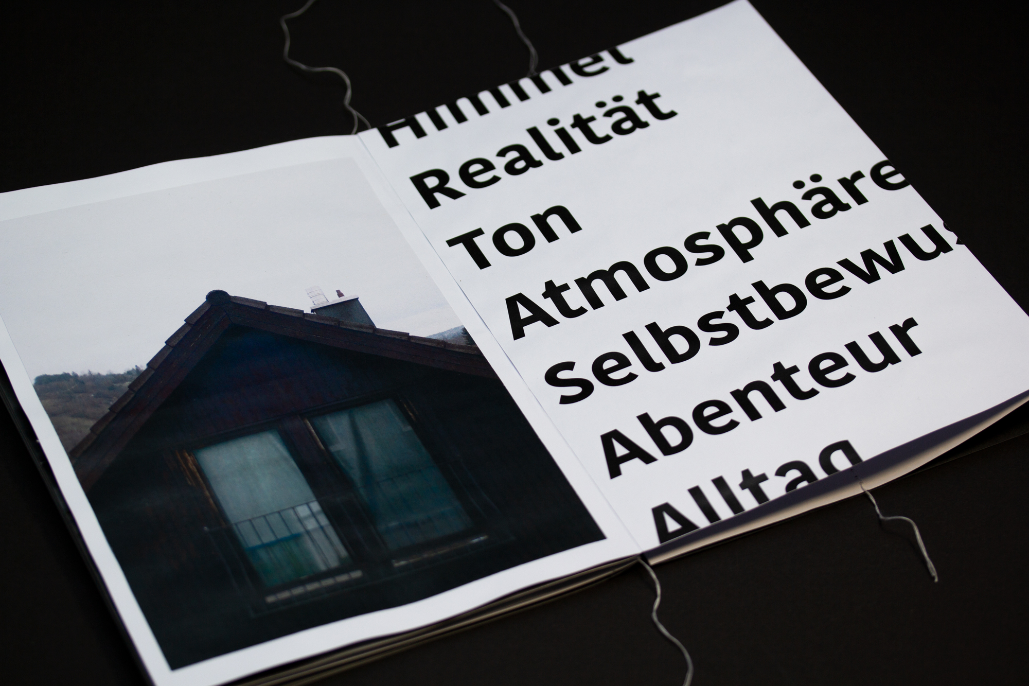 Bild von Hausdach und Text