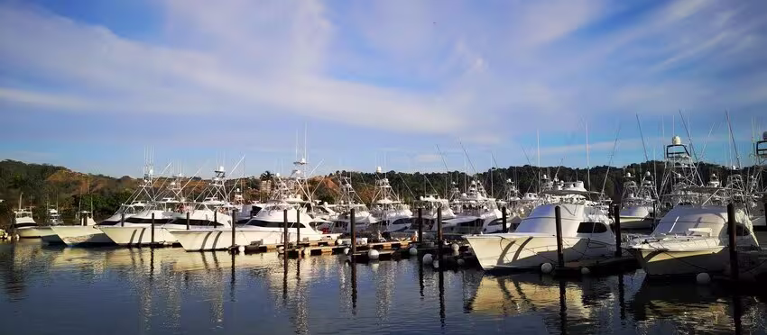 shipping container kitchen marina club