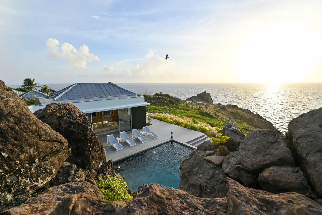 Villa Paulista framed by St Barth nature