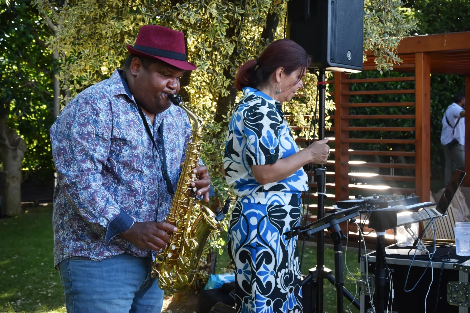 Duo Belíssimo, DJ, Saxofone, Cantora e Animação para Casamentos e Eventos em Portugal - Wedding DJ