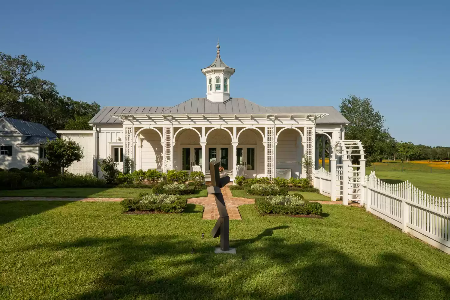 victorian style pergola backyard