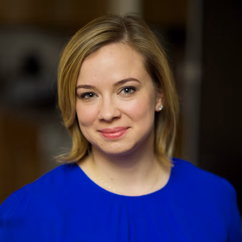 Julia Headshot
