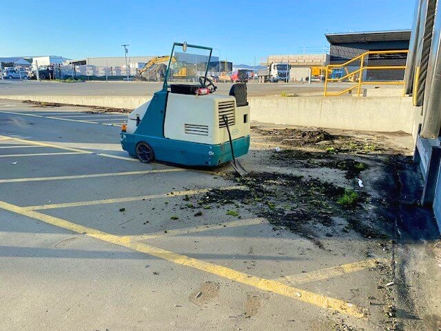 Before and after image gallery showing yard cleaning in Christchurch, Canterbury