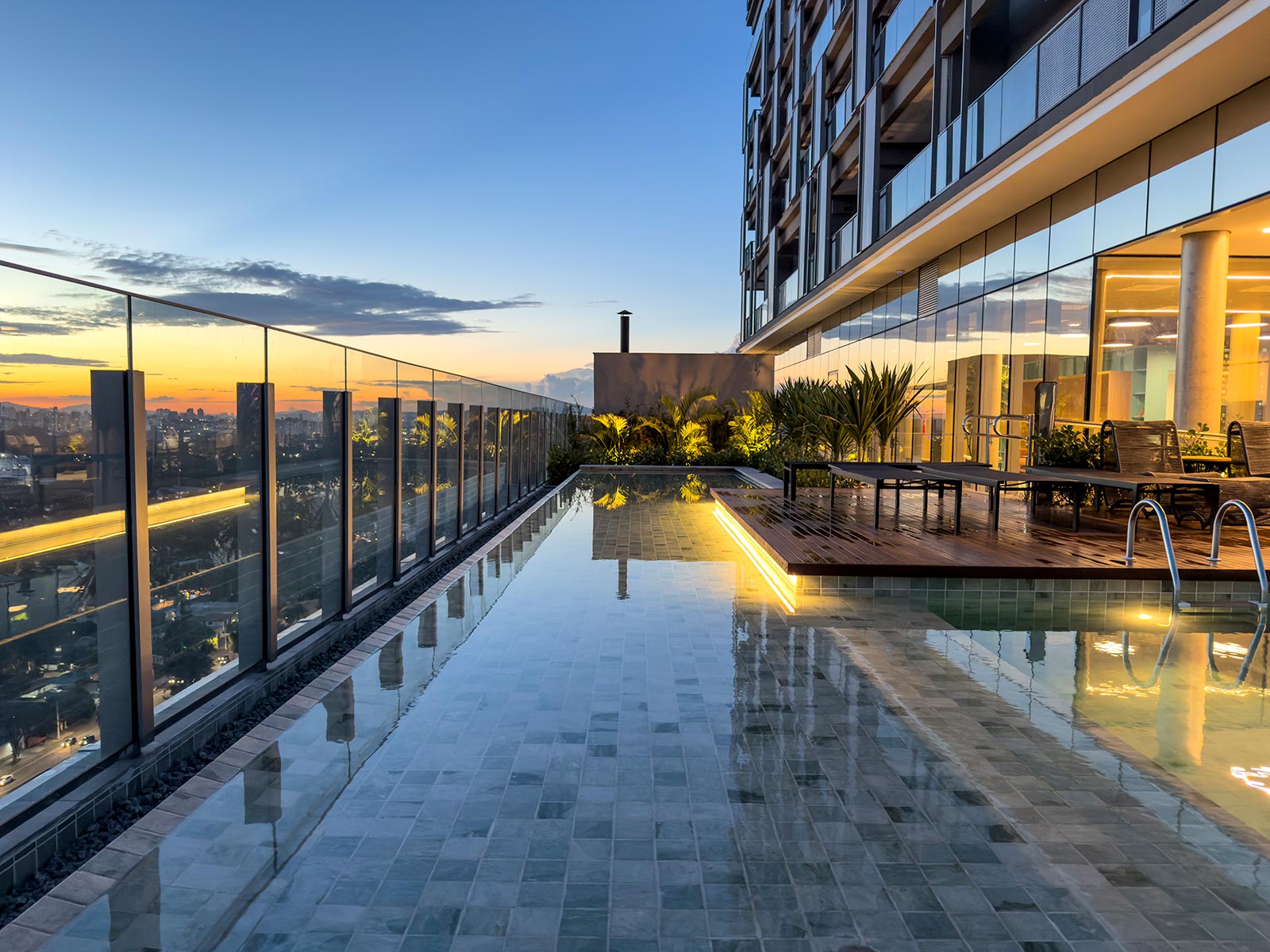 Piscina com Deck
