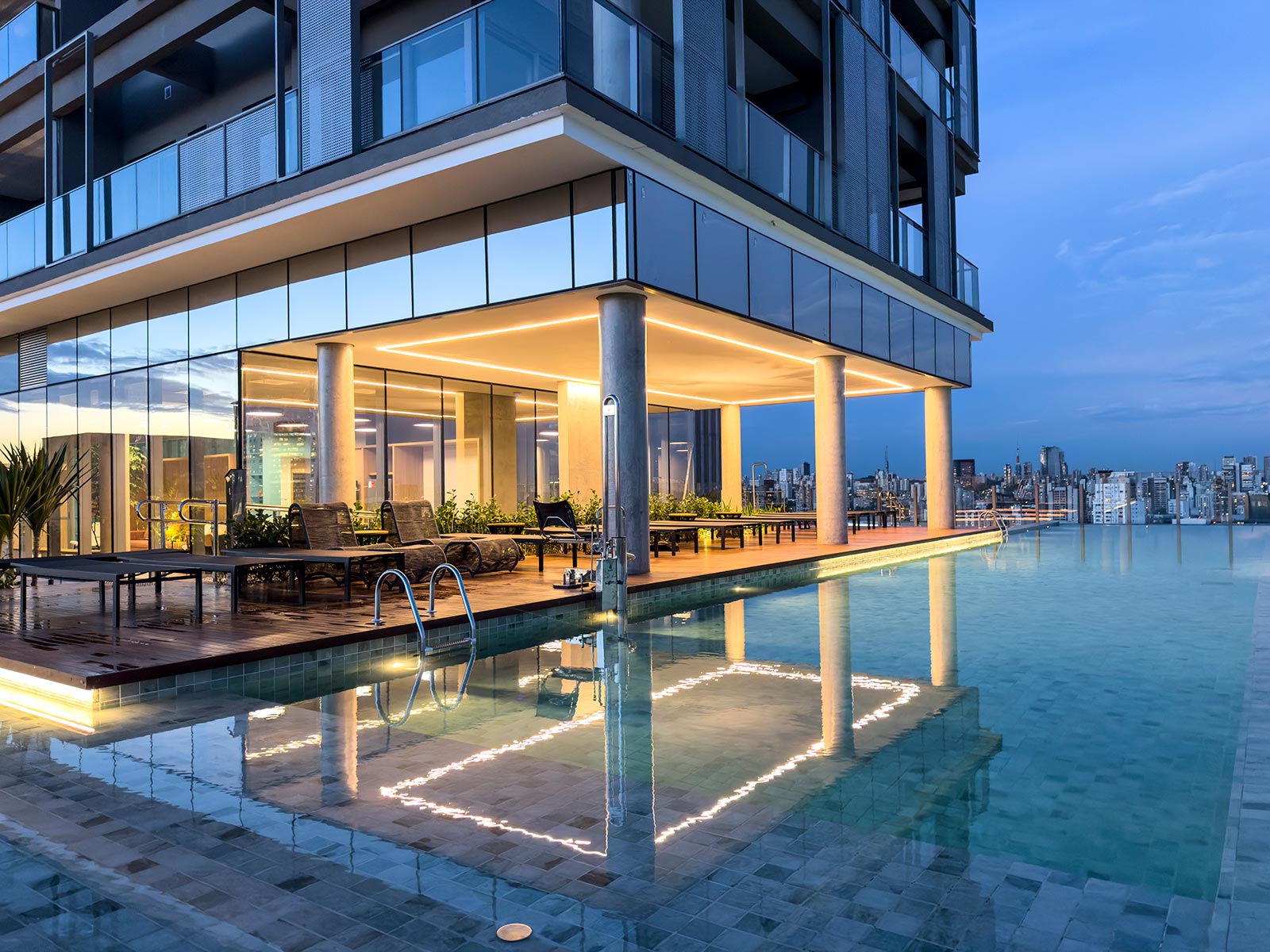Piscina com Deck