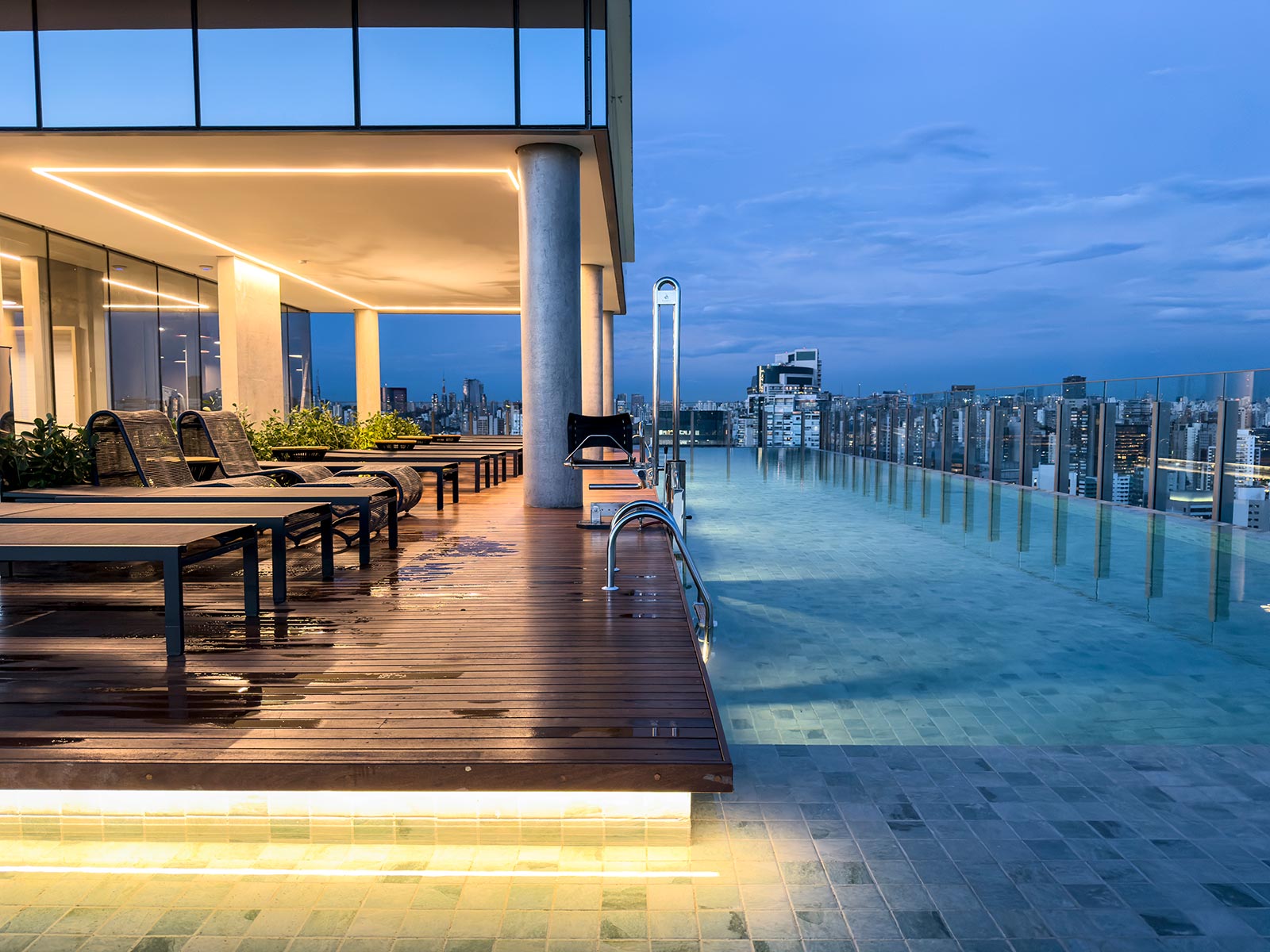 Piscina com Deck