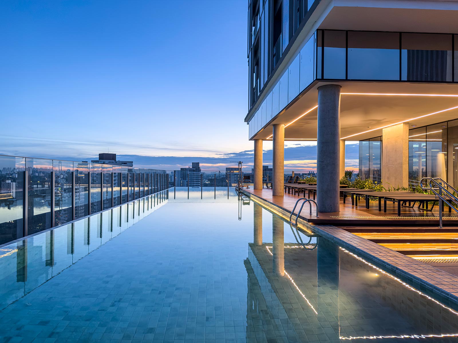 Piscina com Deck